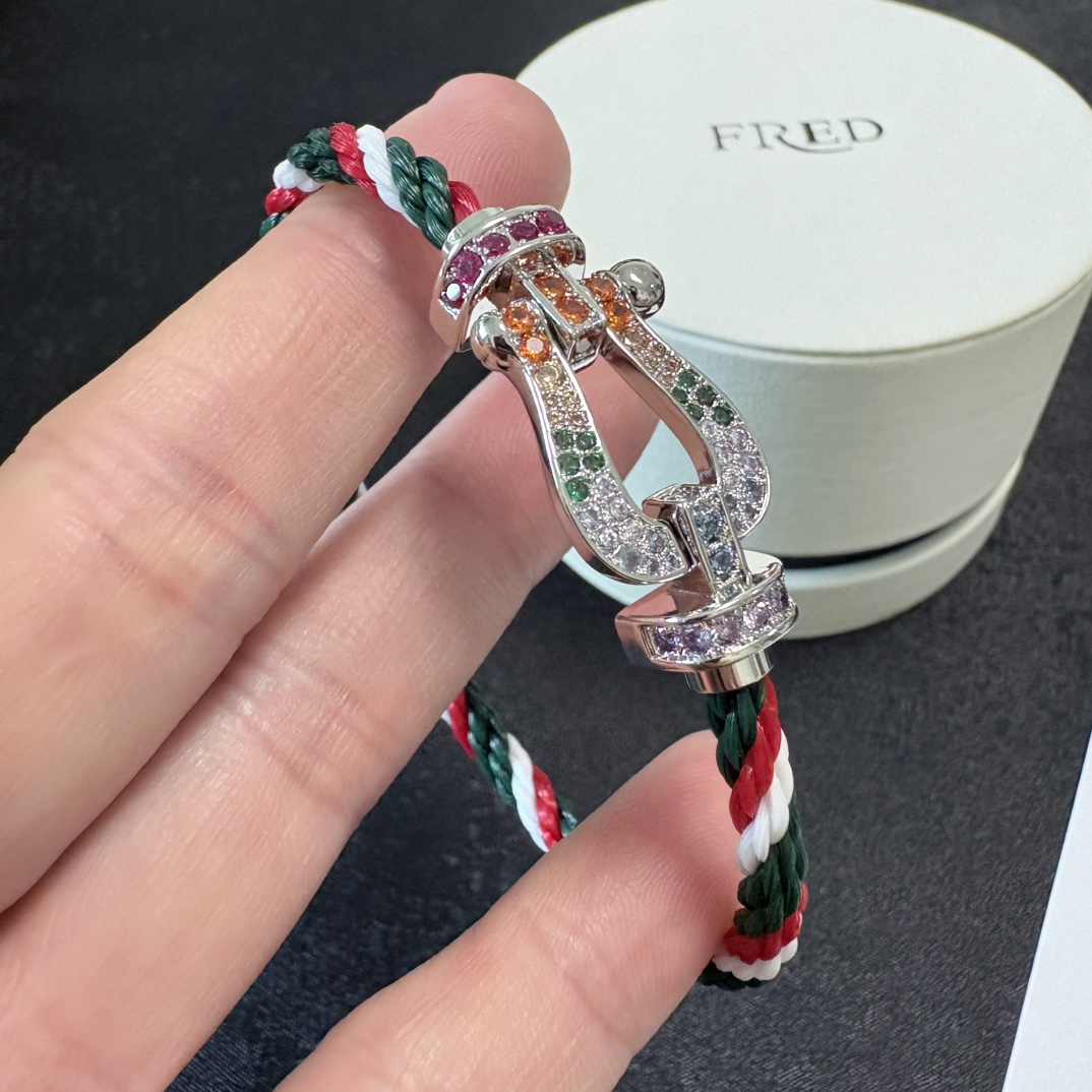 Fashionable Three-Colored Chain Bracelet with Drills and Fluorescent Yellow Accents