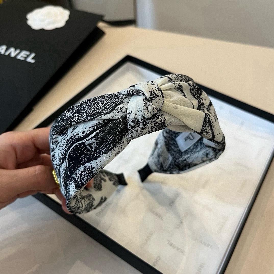 🆕

Dior迪奥新款发箍