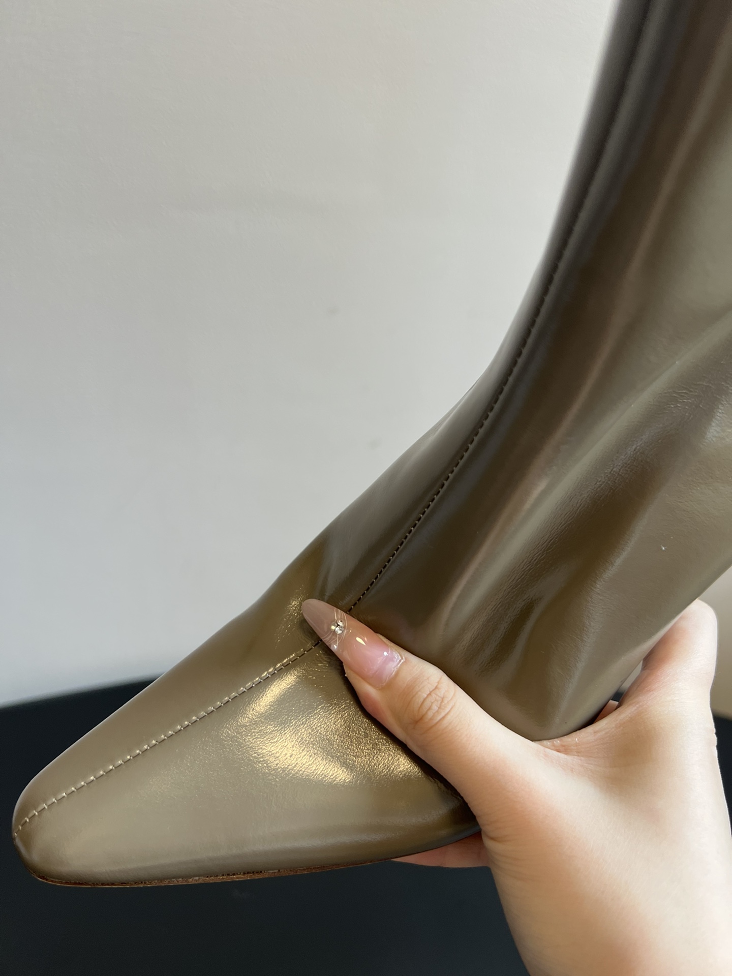 Title: BYFAR P840 High-Quality Boots Review Summary: BYFAR’s popular P840 boots with a stylish design, suitable for various outfits, made with quality materials. - 图片 9