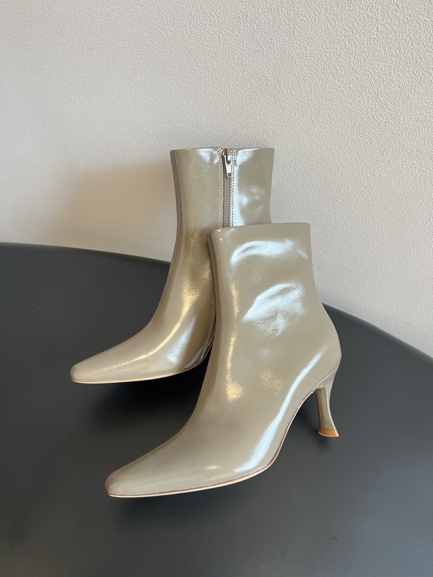 Title: BYFAR P840 High-Quality Boots Review Summary: BYFAR’s popular P840 boots with a stylish design, suitable for various outfits, made with quality materials. - 图片 3