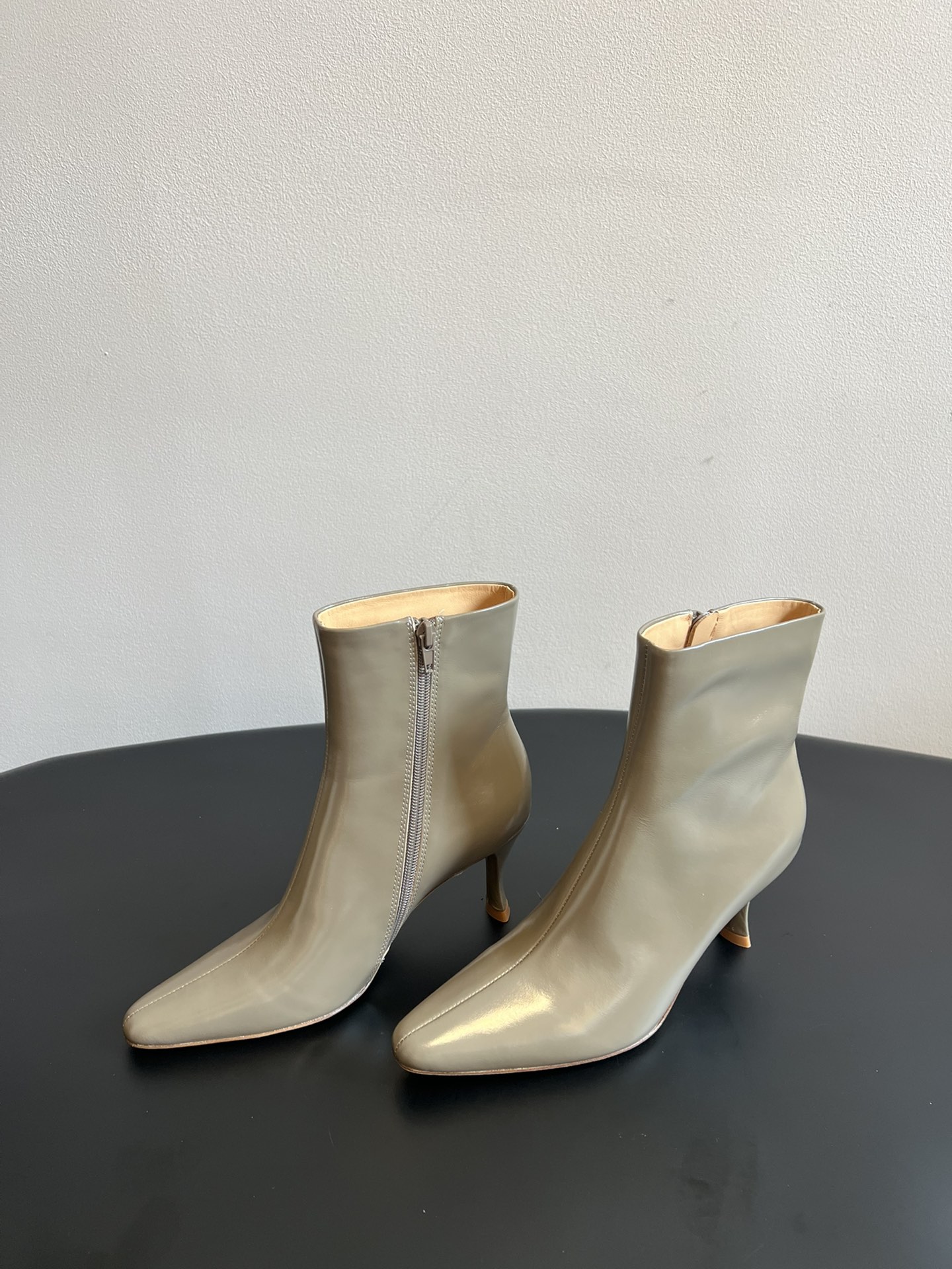 Title: BYFAR P840 High-Quality Boots Review Summary: BYFAR’s popular P840 boots with a stylish design, suitable for various outfits, made with quality materials. - 图片 1