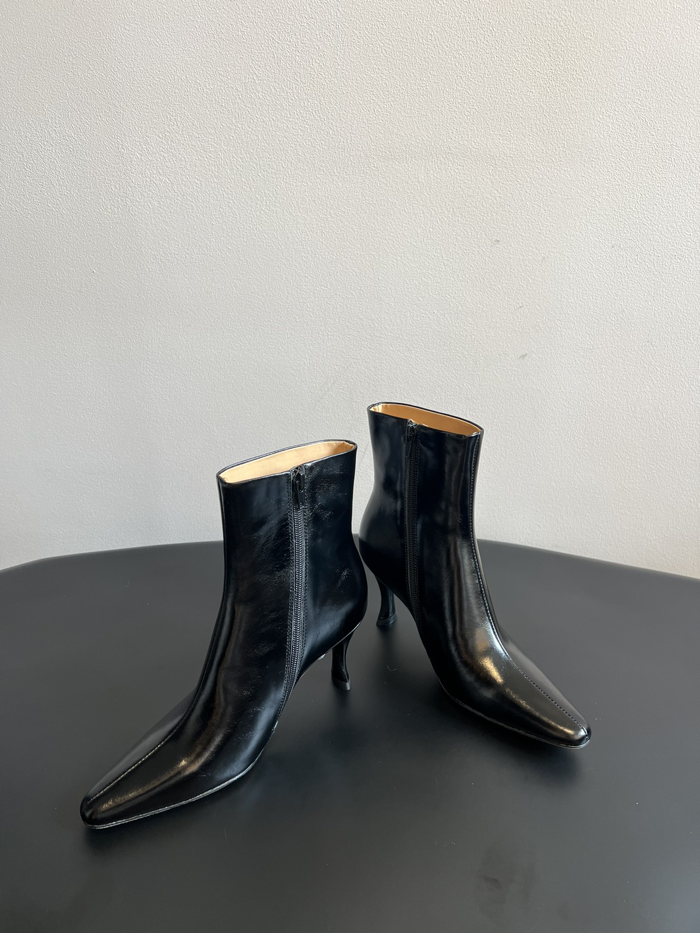 “BYFAR P840 Top Quality Boots: Stylish, Long-Legged, and Versatile for Autumn and Winter Fashion” - 图片 4