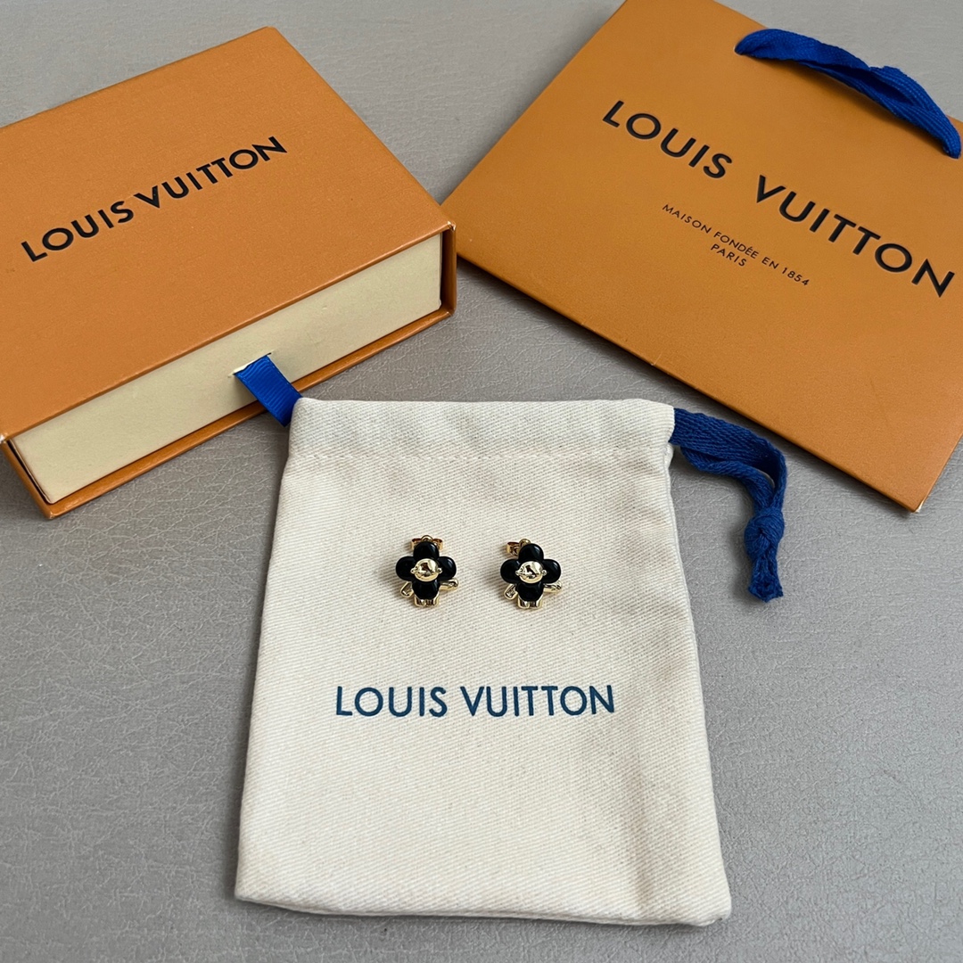 【】LV 耳钉🔹🔹Louis Vuitton 路易威登🔹专柜一致材质 火爆款出货 设计独特 复古前卫 男