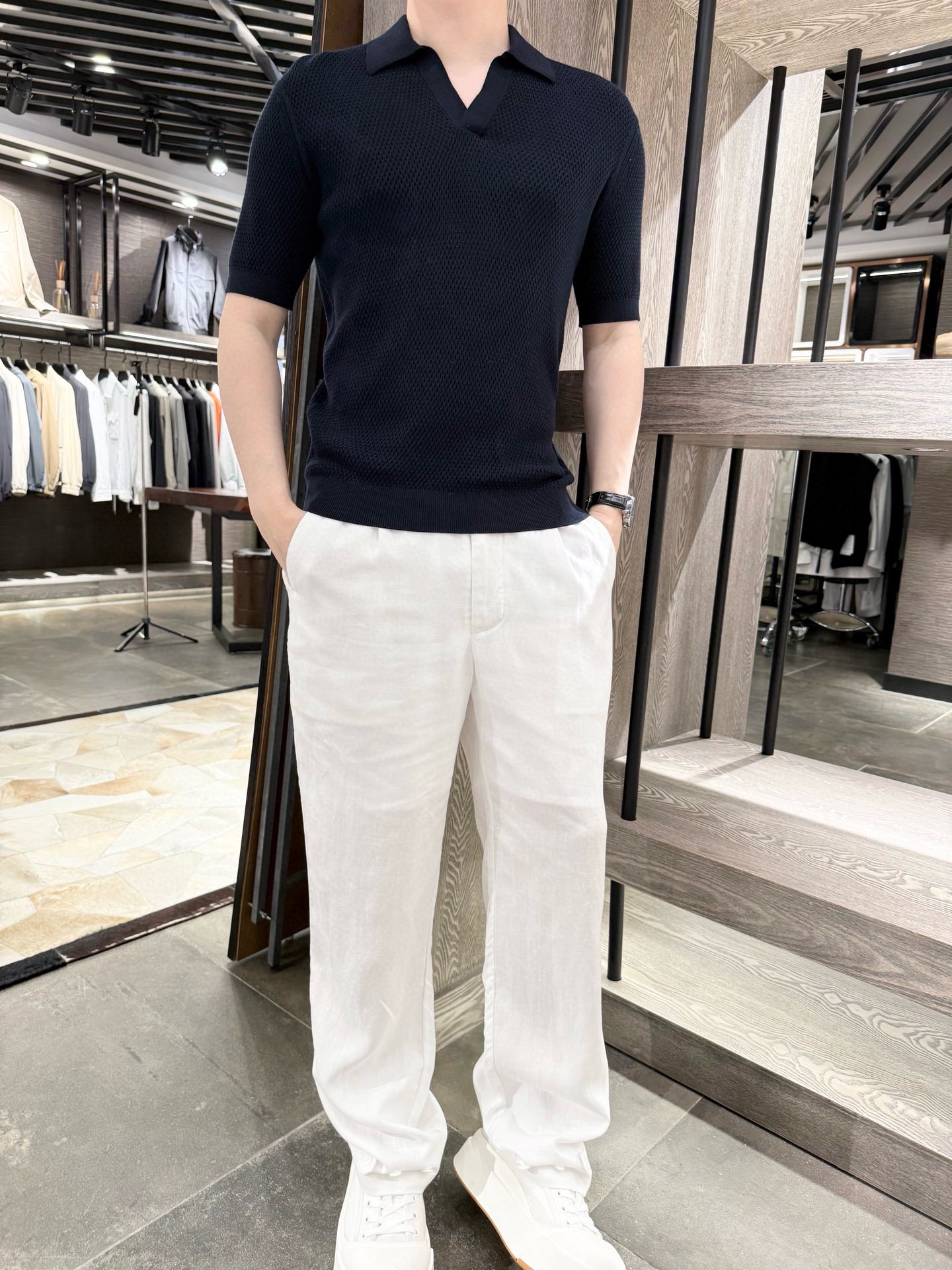 NO:472077,Jenia-2025 Fashion Old Qianfeng Seagull Collar Knitted Polo Shirt Short Sleeve, Simple but Not Loss Style. Seagull Collar Design shows elegant temperament, ribbed texture fabric, excellent texture, pure cotton fabric brings a comfortable wearing experience, soft and elastic. It highlights the low-key fashion taste, S-2XL (model 180/140 wears M, with Hong Kong Lane Crawford Gift Box Packaging), zegna, T-shirt, alexander wang19860909杰尼亚-2025时尚老钱风海鸥领针织Polo衫短袖,简约而不失格调.海鸥领设计,展现优雅的气质,罗纹肌理的面料,质感上乘,纯棉面料带来舒适的穿着体验,柔软且富有弹性.彰显出低调的时尚品味,码数S-2XL(模特180/140穿M,配香港连卡佛礼盒包装),,zegna,T-shirt,alexander wang,Men's clothing