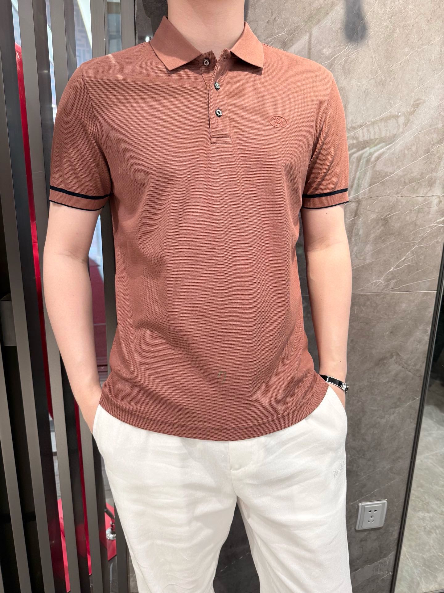 NO:472084,Dino luxury products - brand authentic products in 2025 latest polo shipments, hot-selling items in Europe and the United States!  Selected customized hexagonal bead floor cotton fabrics from imported Italian brands, the unique logo on the chest is matched with the latest design, highlighting fashion!  Number of codes 48-56 (model 180/140 wears 50, with Hong Kong Lane Crawford gift box packaging), alexander wang19860909Dino奢品-品牌正品2025最新polo出货 欧美热销单品！精选意大利进口品牌定制六角珠地棉面料,胸前独特的标志搭配最新的设计,彰显时尚 ！码数48-56（模特180/140穿50,配香港连卡佛礼盒包装）,,alexander wang,Men's clothing