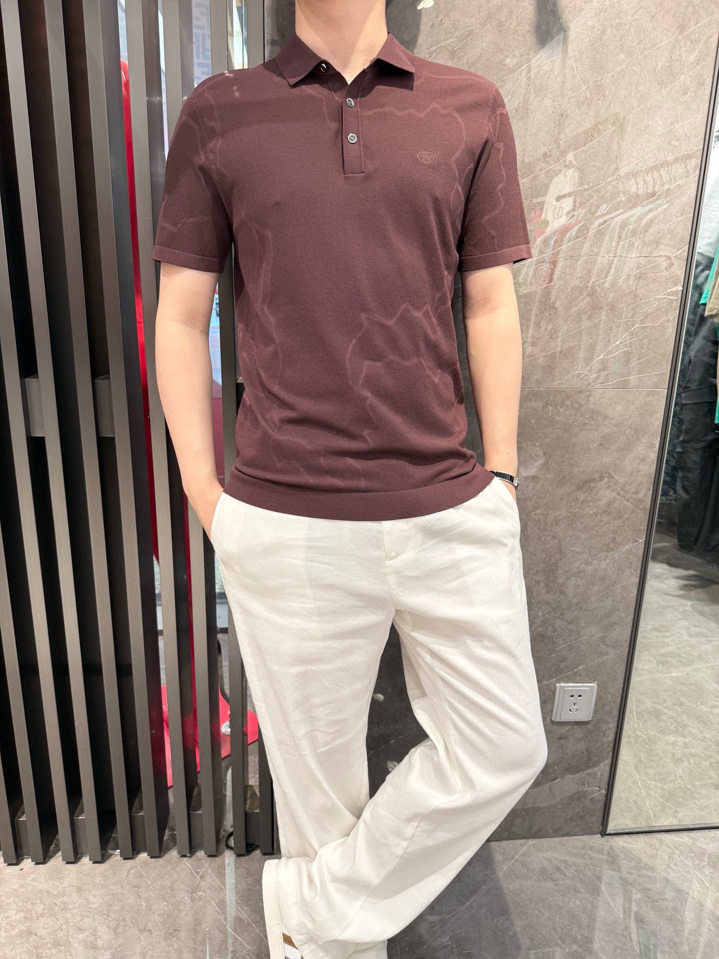 NO:472090,Dino luxury products - brand authentic products in 2025 latest polo shipments, hot-selling items in Europe and the United States!  Selected custom-made Ilit fabrics from imported Italian brands, the unique logo on the chest is matched with the latest design, highlighting fashion!  Number of codes 48-56 (model 180/140 wears 50, with Hong Kong Lane Crawford gift box packaging), alexander wang19860909Dino奢品-品牌正品2025最新polo出货 欧美热销单品！精选意大利进口品牌定制伊力特面料,胸前独特的标志搭配最新的设计,彰显时尚 ！码数48-56（模特180/140穿50,配香港连卡佛礼盒包装）,,alexander wang,Men's clothing