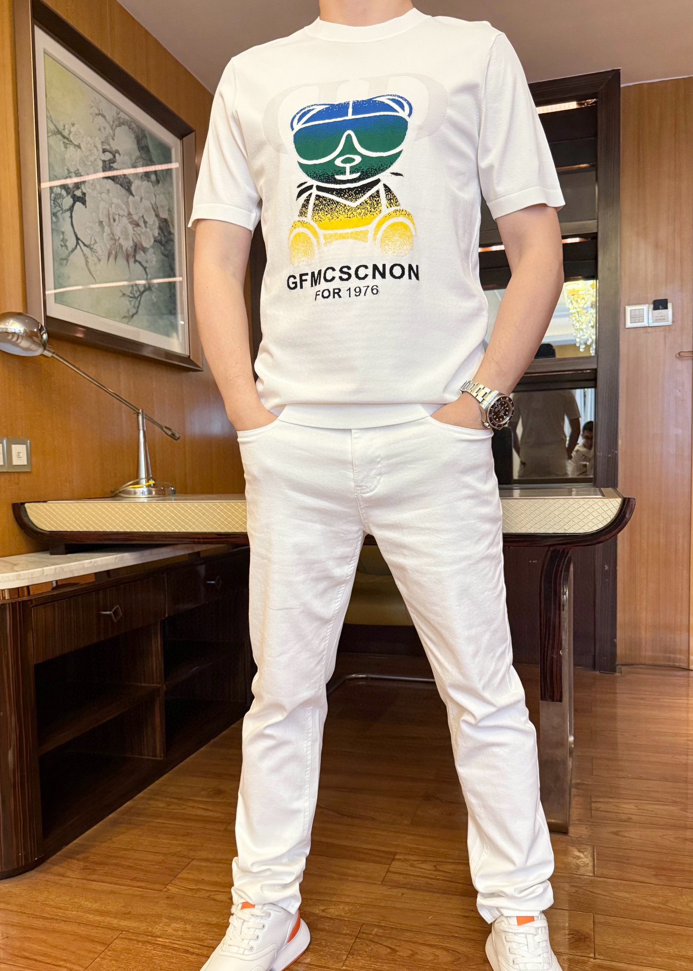 NO:472116,Hermes - the latest jeans in 2025 are shipped and released simultaneously in Europe and the United States. Selected custom tannins imported from Italy and matched with the latest straight slim design. The rear pocket brand logo and the latest leather logo show the charm. You are definitely worthy of it. The number of codes is 29-38 (model 173/130 wears 31, with Hong Kong Lane Crawford gift box packaging), hermes, jeans, alexander wang19860909爱马仕-2025最新款牛仔裤出货 欧美同步发售.精选意大利进口定制丹宁面料搭配最新的直筒修身设计,后口袋品牌标志和最新皮标相当彰显韵味 您绝对值得拥有.码数29-38（模特173/130穿31,配香港连卡佛礼盒包装）,,hermes,jeans,alexander wang,Men's clothing