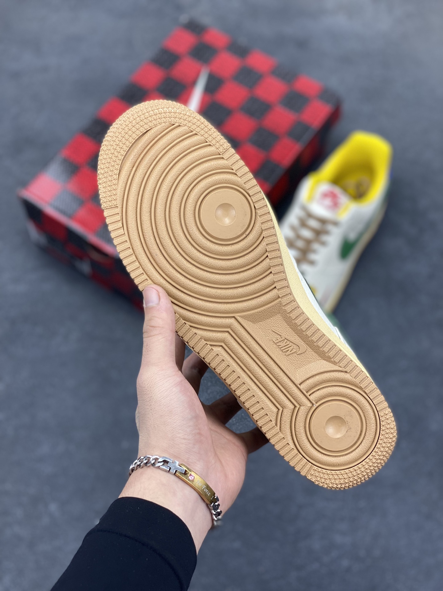 图片[5]-NIke Air Force 1 \’07 Low “UN联名——多彩拼接”空军一号 低帮 运动鞋 休闲鞋 折边针车 工艺难度大 原楦头原纸板 原装鞋盒 定制五金配件 内置全掌气垫 原厂鞋底 货号：KB1688-005 尺码：36 36.5 37.5 38 38.5 39 40 40.5 41 42 42.5 43 44 44.5 45-选品中心