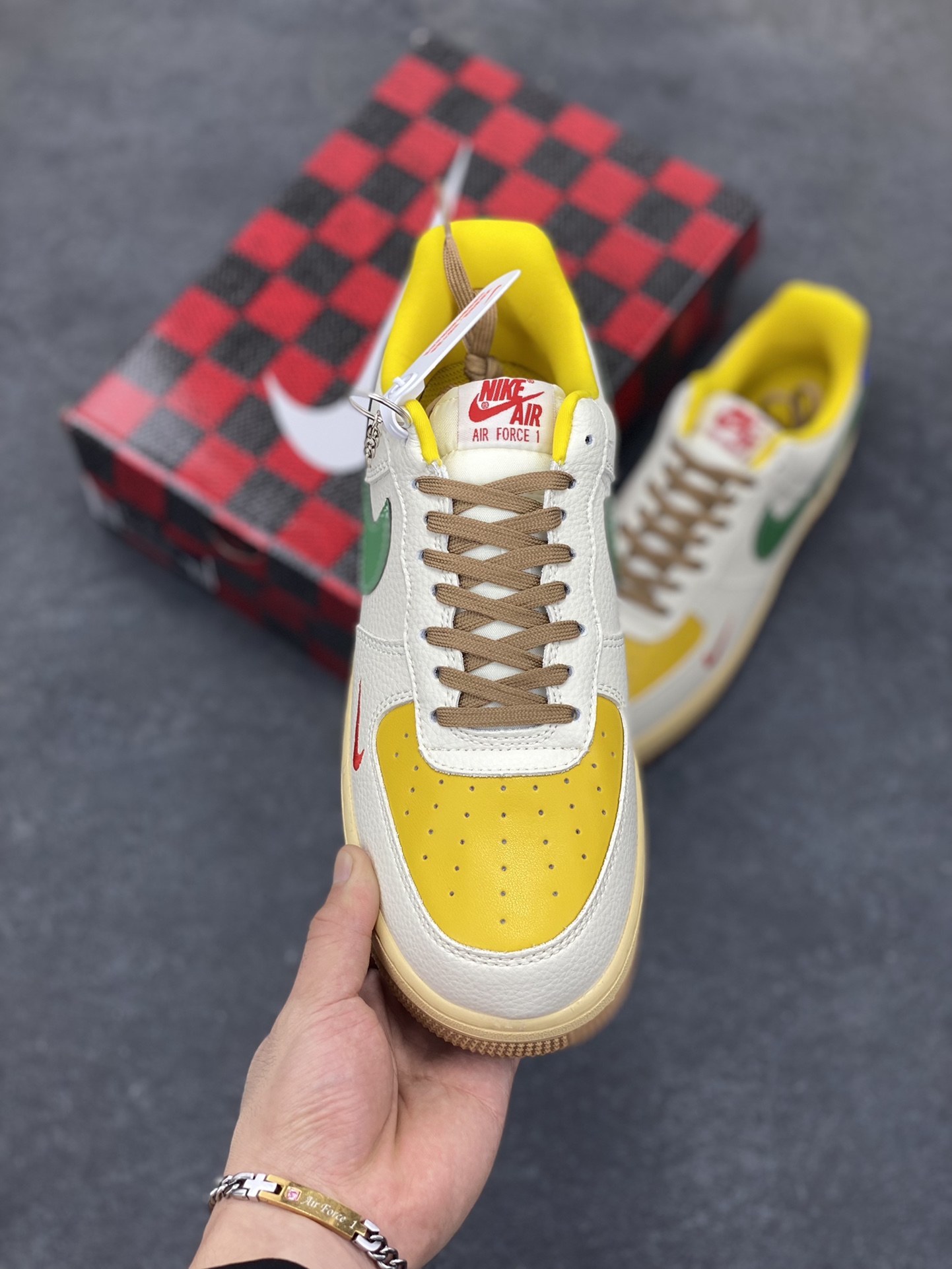 图片[2]-NIke Air Force 1 \’07 Low “UN联名——多彩拼接”空军一号 低帮 运动鞋 休闲鞋 折边针车 工艺难度大 原楦头原纸板 原装鞋盒 定制五金配件 内置全掌气垫 原厂鞋底 货号：KB1688-005 尺码：36 36.5 37.5 38 38.5 39 40 40.5 41 42 42.5 43 44 44.5 45-选品中心