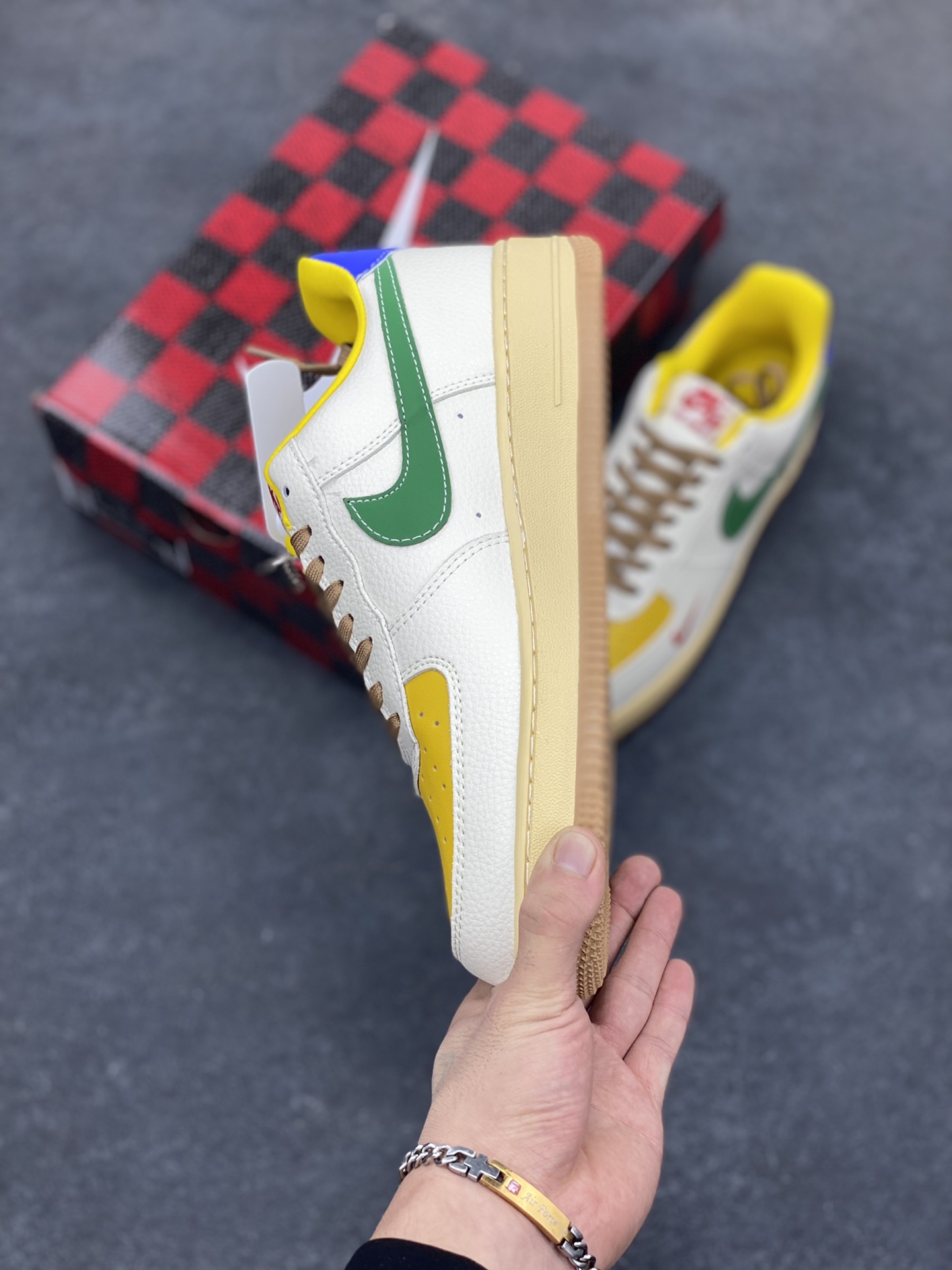 图片[3]-NIke Air Force 1 \’07 Low “UN联名——多彩拼接”空军一号 低帮 运动鞋 休闲鞋 折边针车 工艺难度大 原楦头原纸板 原装鞋盒 定制五金配件 内置全掌气垫 原厂鞋底 货号：KB1688-005 尺码：36 36.5 37.5 38 38.5 39 40 40.5 41 42 42.5 43 44 44.5 45-选品中心