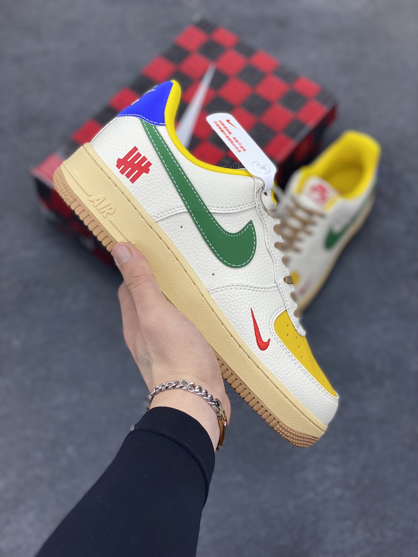 NIke Air Force 1 \'07 Low “UN联名——多彩拼接”空军一号 低帮 运动鞋 休闲鞋 折边针车 工艺难度大 原楦头原纸板 原装鞋盒 定制五金配件 内置全掌气垫 原厂鞋底 货号：KB1688-005 尺码：36 36.5 37.5 38 38.5 39 40 40.5 41 42 42.5 43 44 44.5 45-选品中心