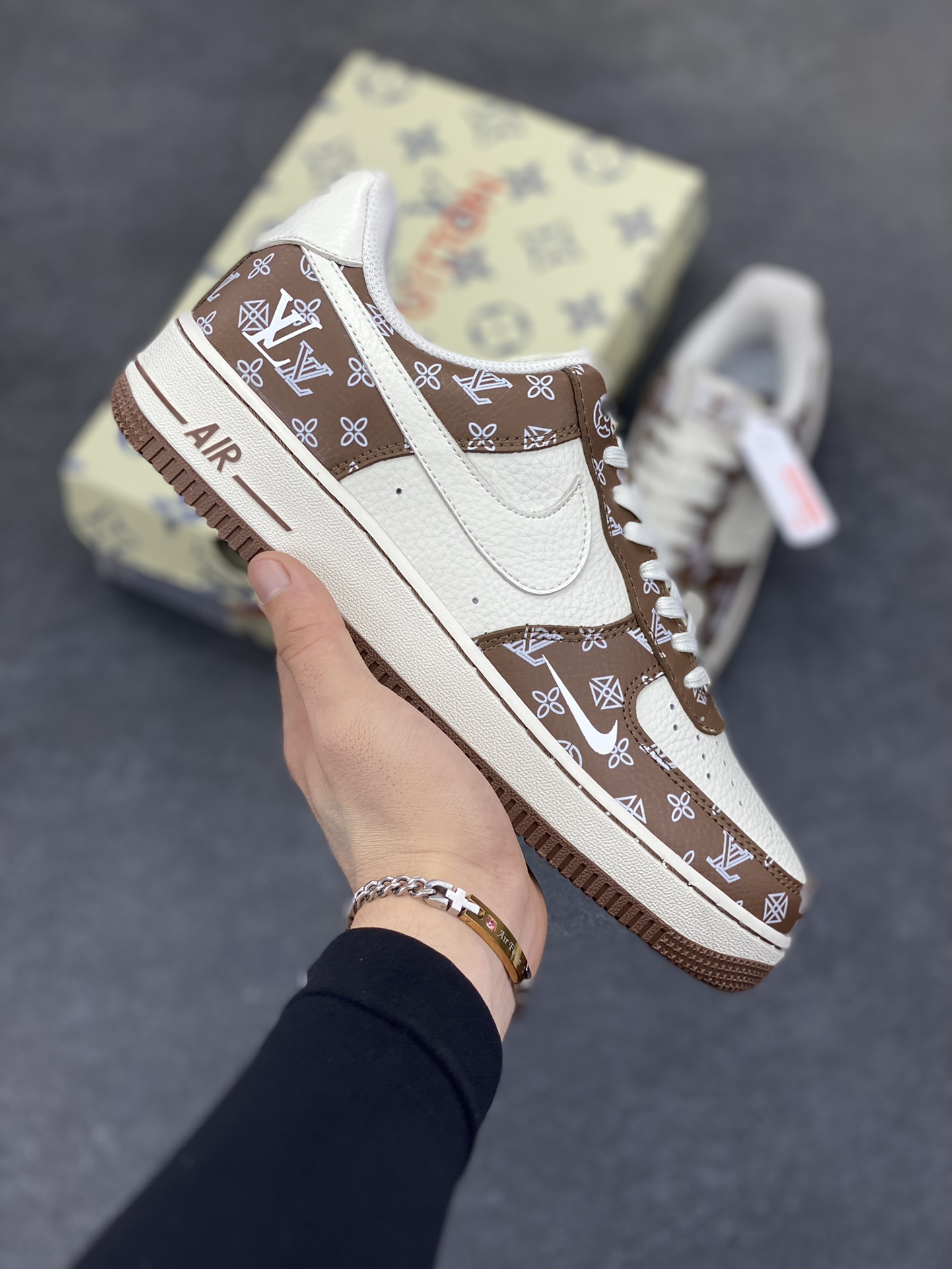 NIke Air Force 1 \’07 Low LV联名–奶白棕 空军一号低帮 运动鞋 休闲鞋 折边针车 工艺难度大 原楦头原纸板 原装鞋盒 原厂鞋底 超高清洁度 细节完美 货号:LW9279-018 尺码:36 36.5 37.5 38 38.5 39 40 40.5 41 42 42.5 43 44 44.5 45-选品中心