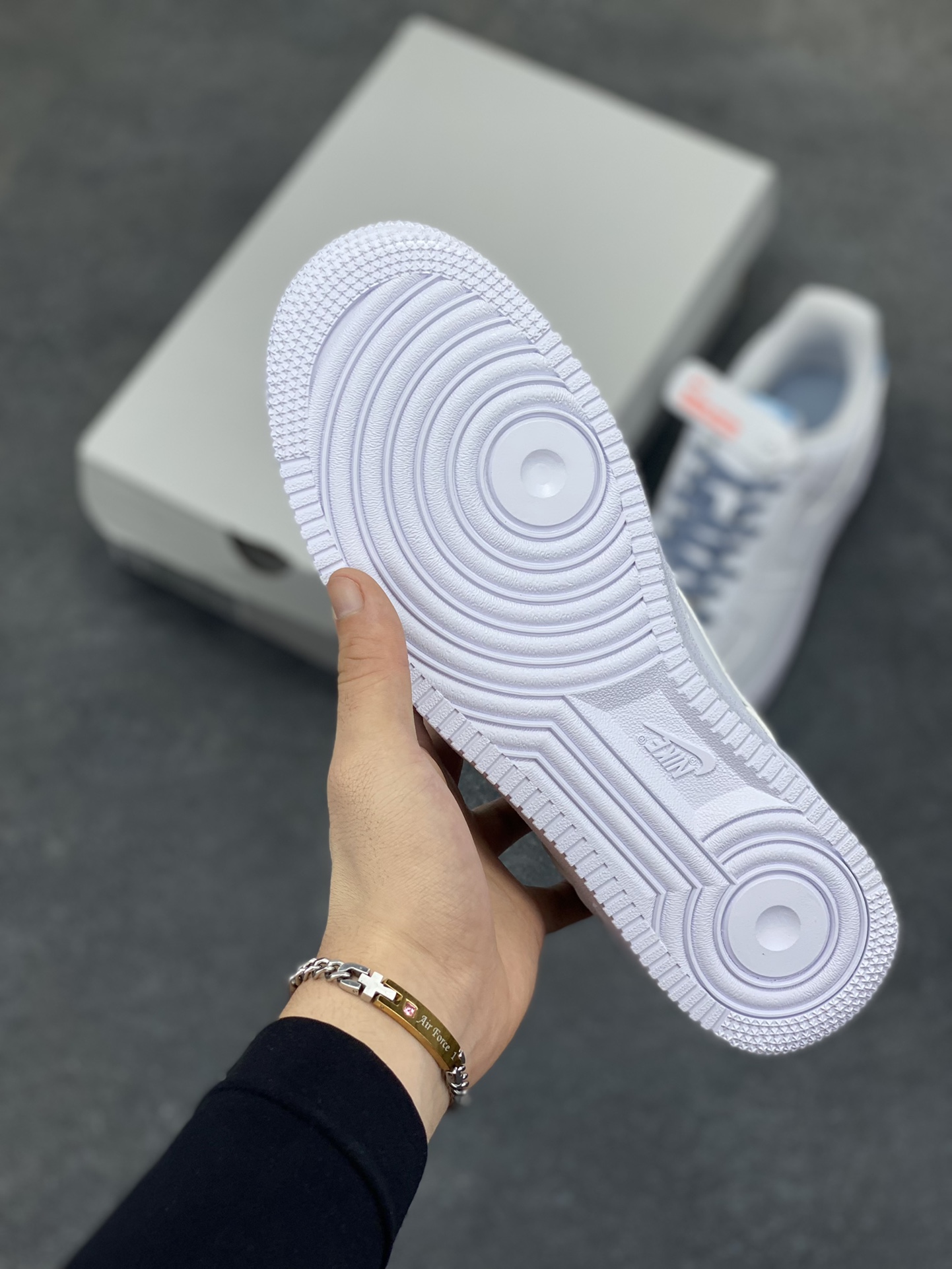 图片[5]-Nike Air Force 1 Low 空军一号低帮运动休闲板鞋 原楦头原纸板 打造纯正空军版型#专注外贸渠道 全掌内置蜂窝气垫 #原盒配件 原厂中底钢印、拉帮完美 货号：IB7167-101 尺码：36 36.5 37.5 38 38.5 39 40 40.5 41 42 42.5 43 44 44.5 45-选品中心