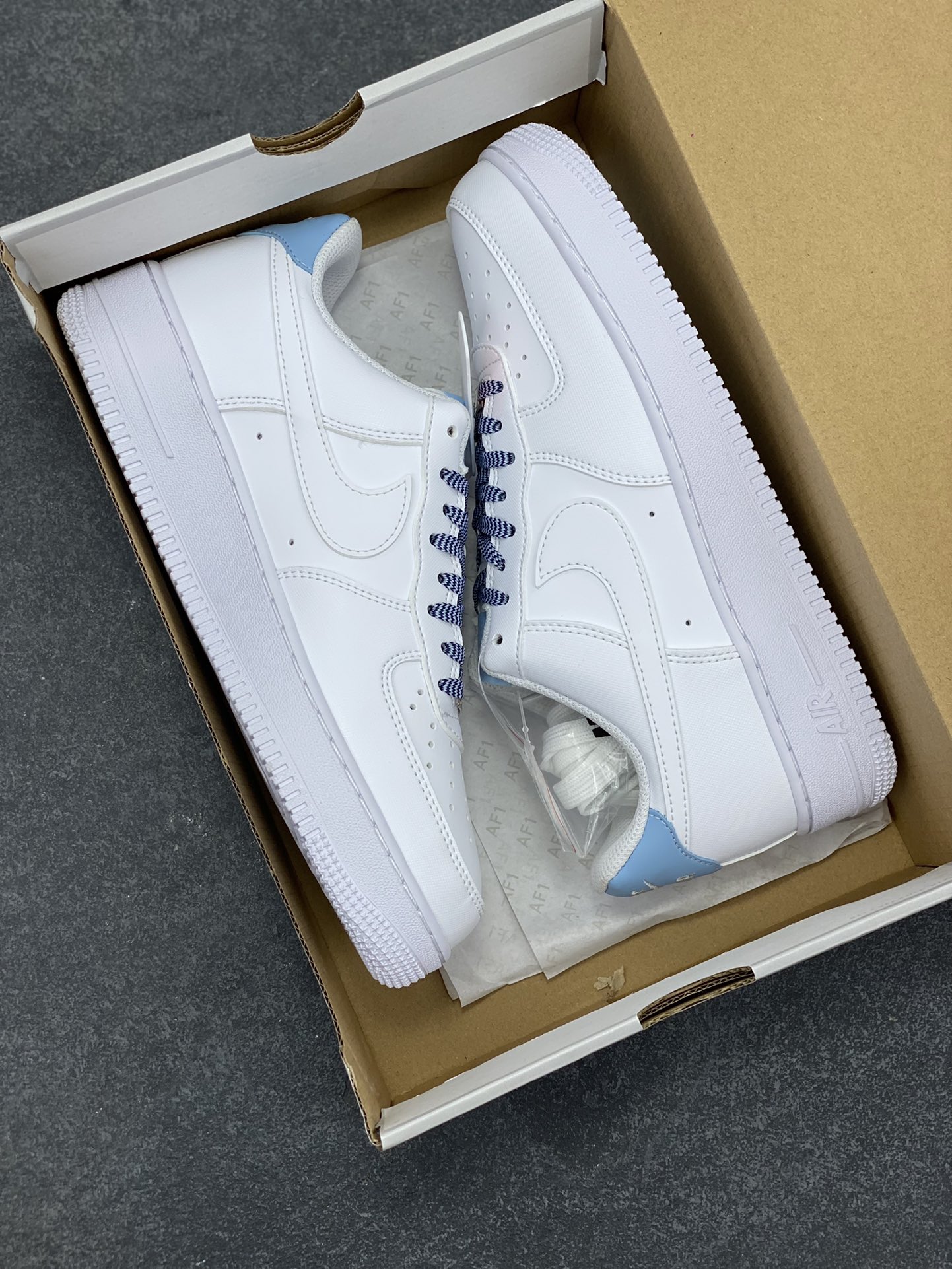 图片[9]-Nike Air Force 1 Low 空军一号低帮运动休闲板鞋 原楦头原纸板 打造纯正空军版型#专注外贸渠道 全掌内置蜂窝气垫 #原盒配件 原厂中底钢印、拉帮完美 货号：IB7167-101 尺码：36 36.5 37.5 38 38.5 39 40 40.5 41 42 42.5 43 44 44.5 45-选品中心