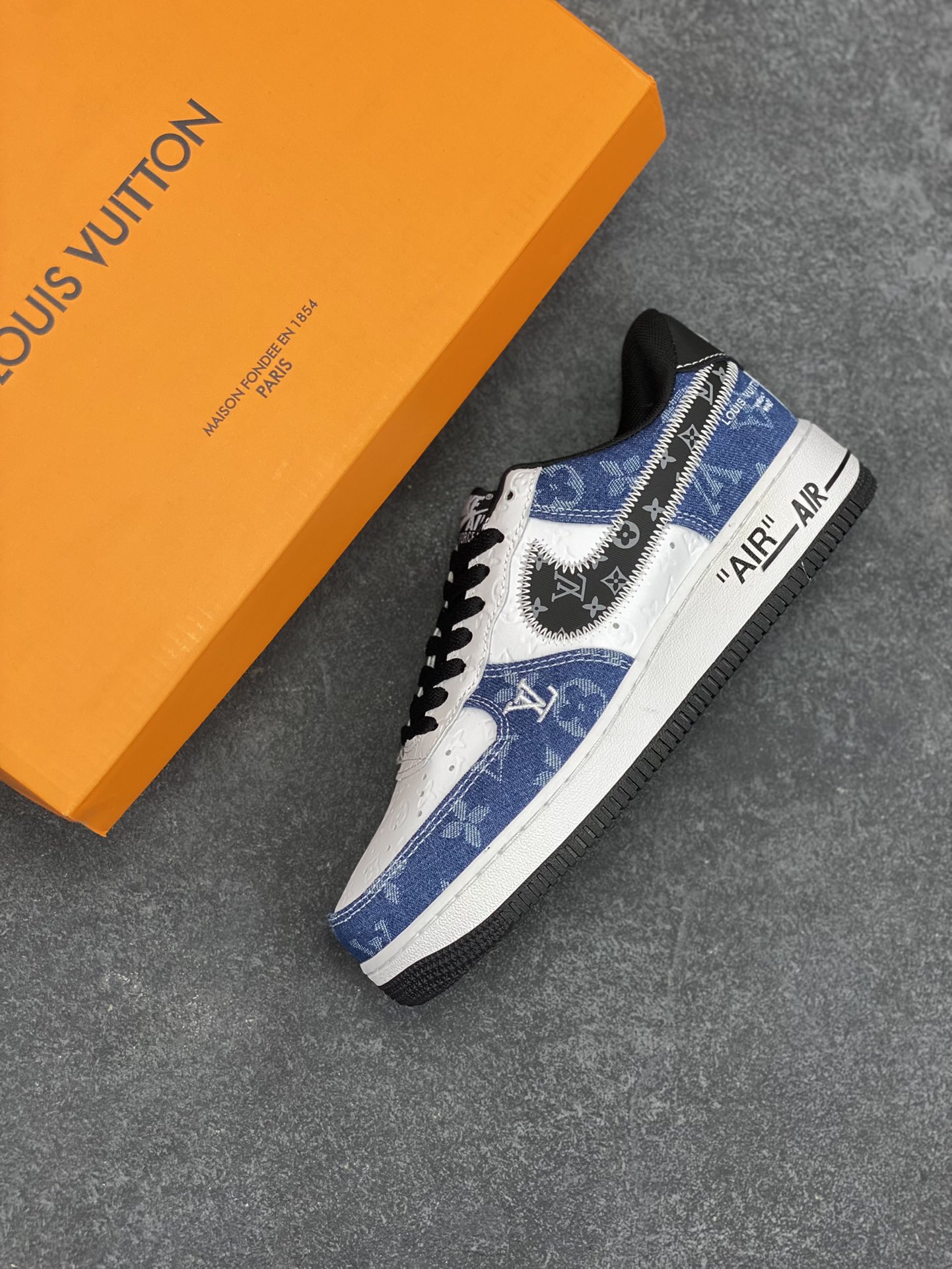 图片[7]-Nike Air Force 1 Low 空军一号低帮百搭休闲运动板鞋。柔软、弹性十足的缓震性能和出色的中底设计，横跨复古与现代的外型结合，造就出风靡全球三十多年的Force 1，直到今天还深受青睐。 货号：YN-769833 尺码：36 36.5 37.5 38 38.5 39 40 40.5 41 42 42.5 43 44 44.5 45-选品中心