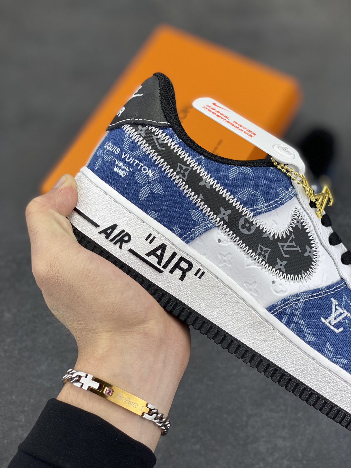 图片[6]-Nike Air Force 1 Low 空军一号低帮百搭休闲运动板鞋。柔软、弹性十足的缓震性能和出色的中底设计，横跨复古与现代的外型结合，造就出风靡全球三十多年的Force 1，直到今天还深受青睐。 货号：YN-769833 尺码：36 36.5 37.5 38 38.5 39 40 40.5 41 42 42.5 43 44 44.5 45-选品中心