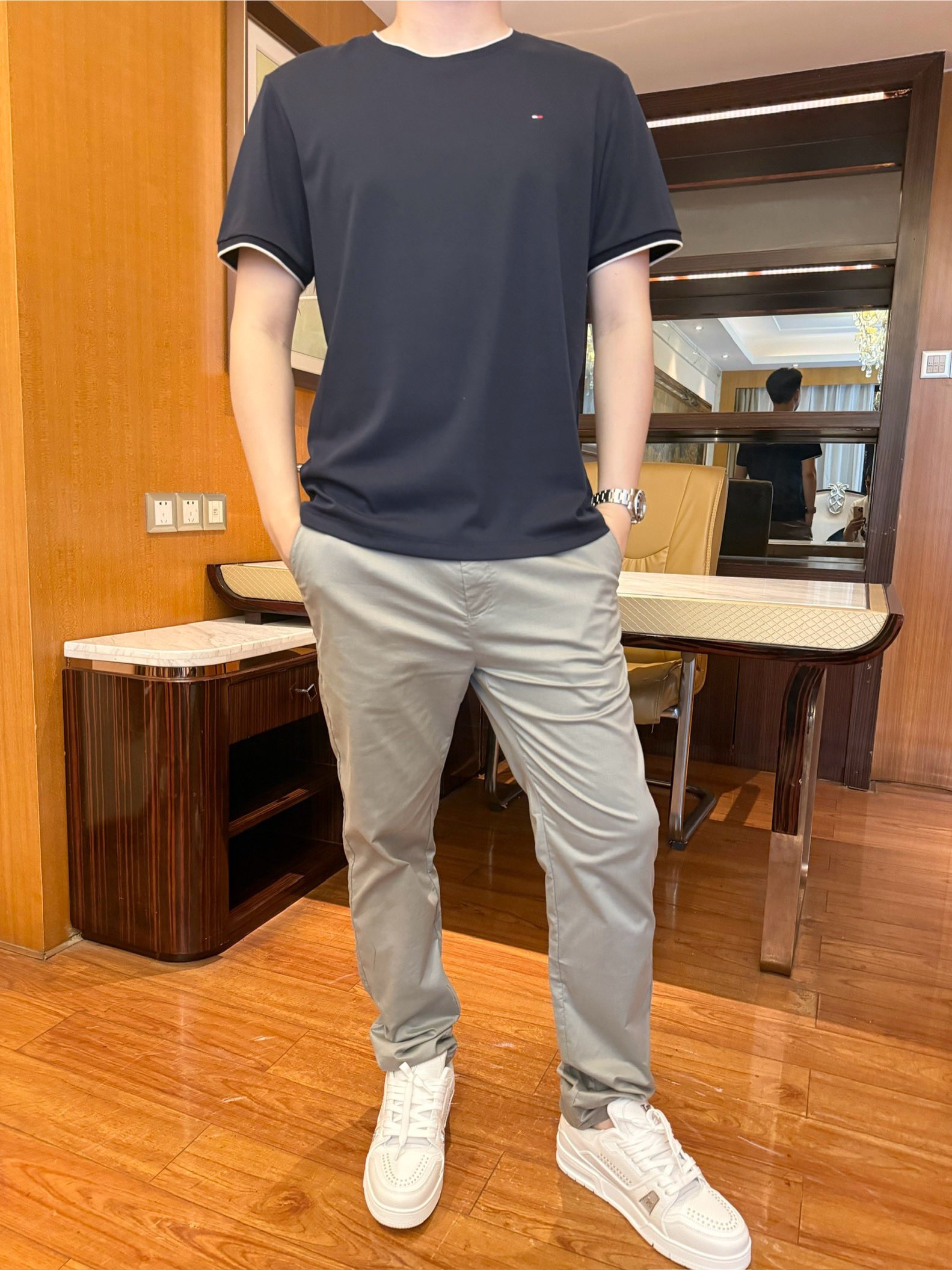 NO:472131,Tommy-2025 latest hot Polo shipments, a hot item in London!  Selected Italian imported fine cotton fabrics with the latest designs, brand embroidery on the chest highlights taste, business and casual boutique. Size: 48-56 (model 180/140 wears 50, with Hong Kong Lane Crawford gift box packaging), alexander wang19860909汤米-2025最新爆款Polo出货 伦敦热销单品！精选意大利进口精棉面料搭配最新的设计,胸口的品牌刺绣彰显品味 商务休闲精品.尺码:48-56（模特180/140穿50,配香港连卡佛礼盒包装）,,alexander wang,Men's clothing