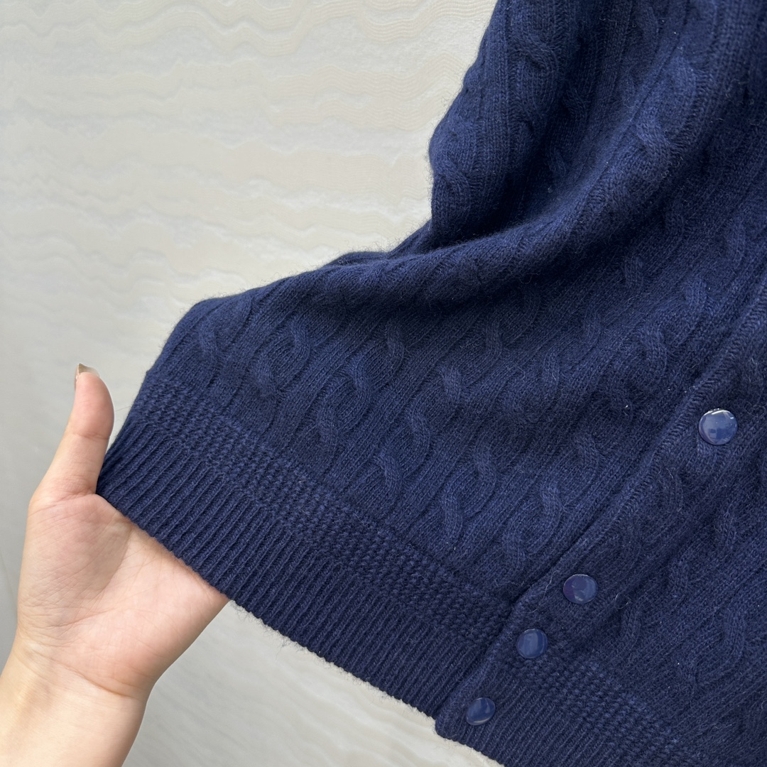 独家首发❤️原单品质❤️浓郁美式风，RL时髦减龄穿搭，网球风棒球夹克绞花羊绒外套！经典落肩版型宽松百搭又