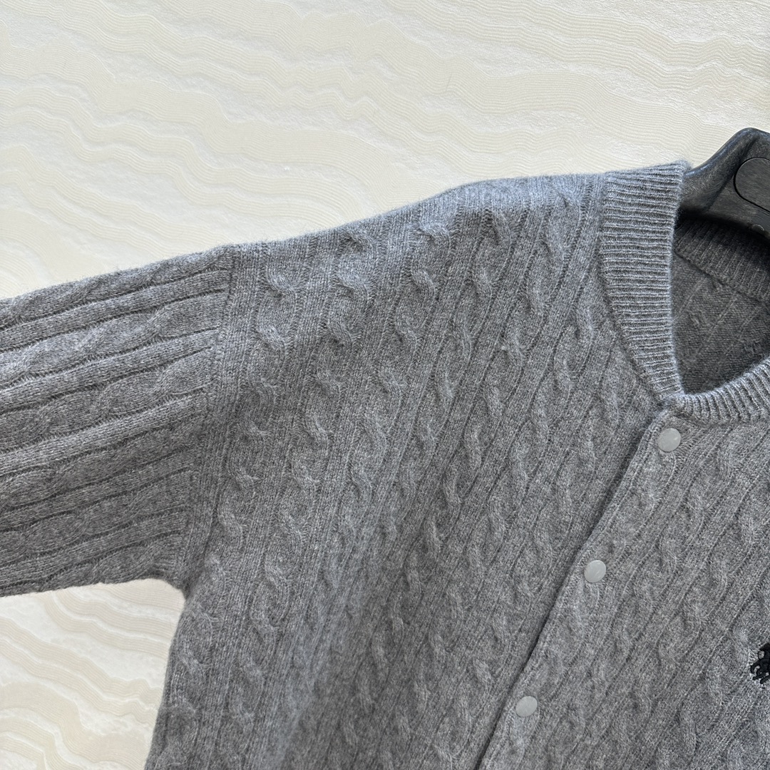 独家首发❤️原单品质❤️浓郁美式风，RL时髦高知穿搭，网球风棒球夹克绞花羊绒外套！经典落肩版型宽松百搭又