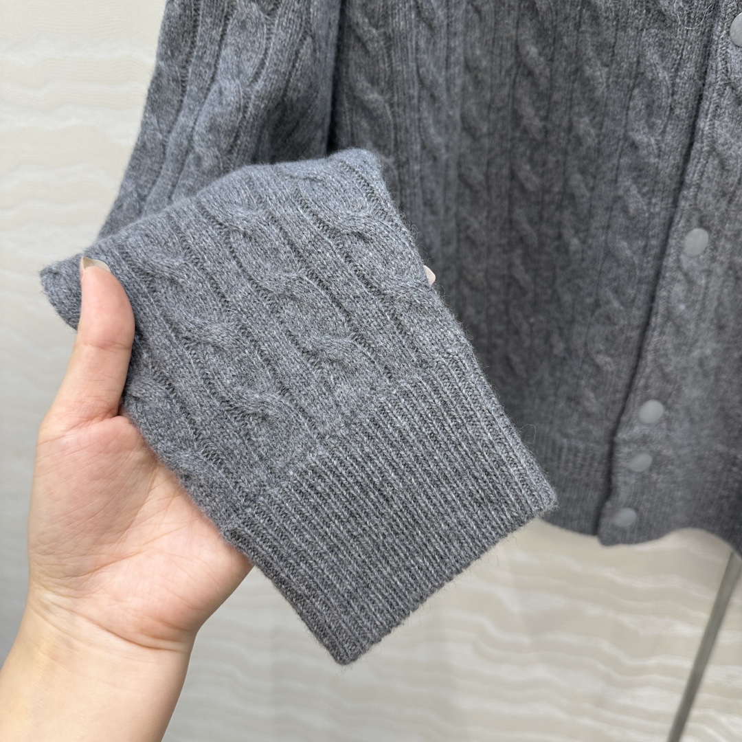 独家首发❤️原单品质❤️浓郁美式风，RL时髦高知穿搭，网球风棒球夹克绞花羊绒外套！经典落肩版型宽松百搭又