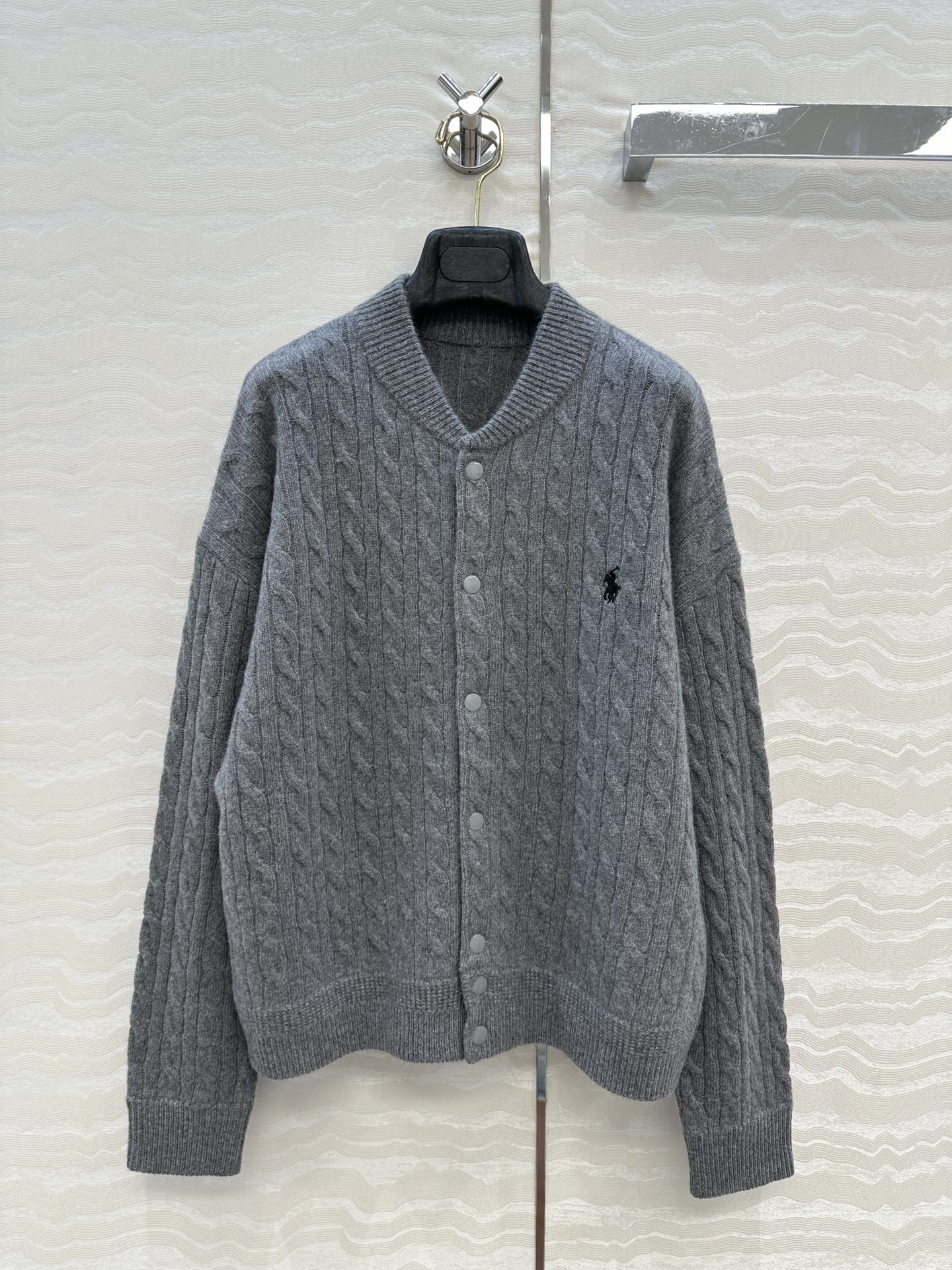 独家首发❤️原单品质❤️浓郁美式风，RL时髦高知穿搭，网球风棒球夹克绞花羊绒外套！经典落肩版型宽松百搭又