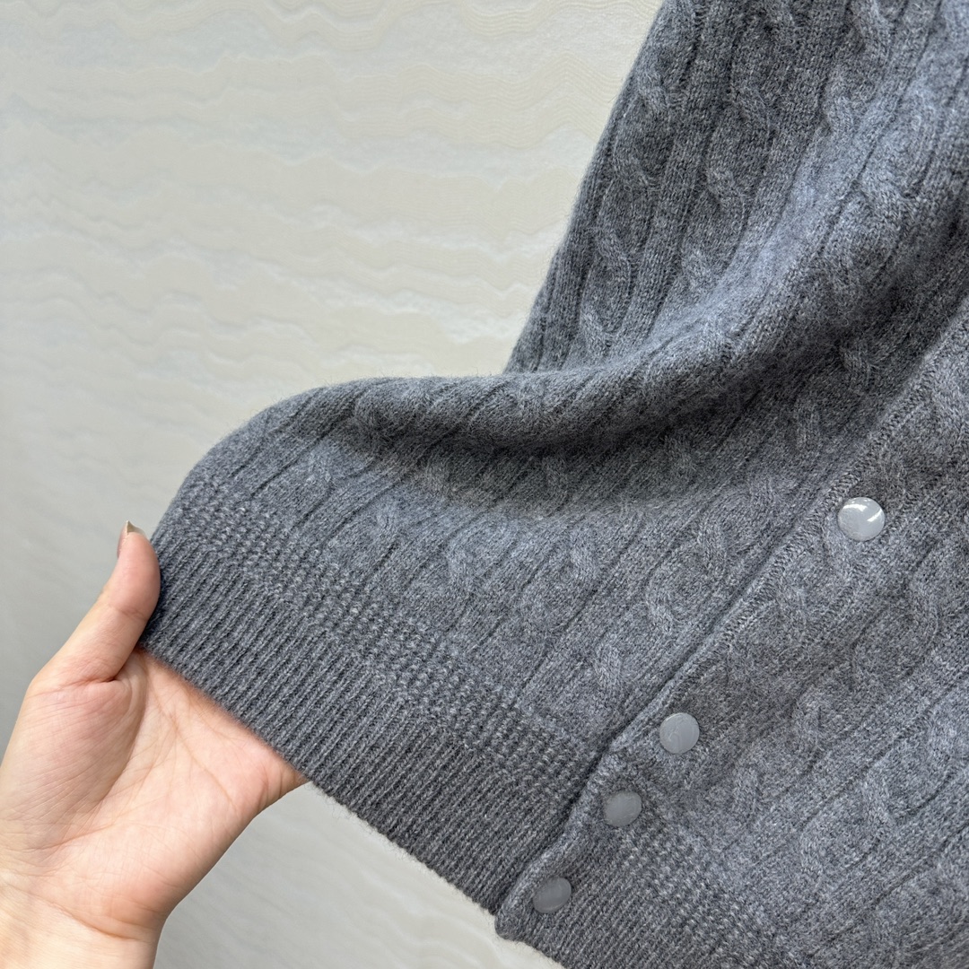 独家首发❤️原单品质❤️浓郁美式风，RL时髦高知穿搭，网球风棒球夹克绞花羊绒外套！经典落肩版型宽松百搭又