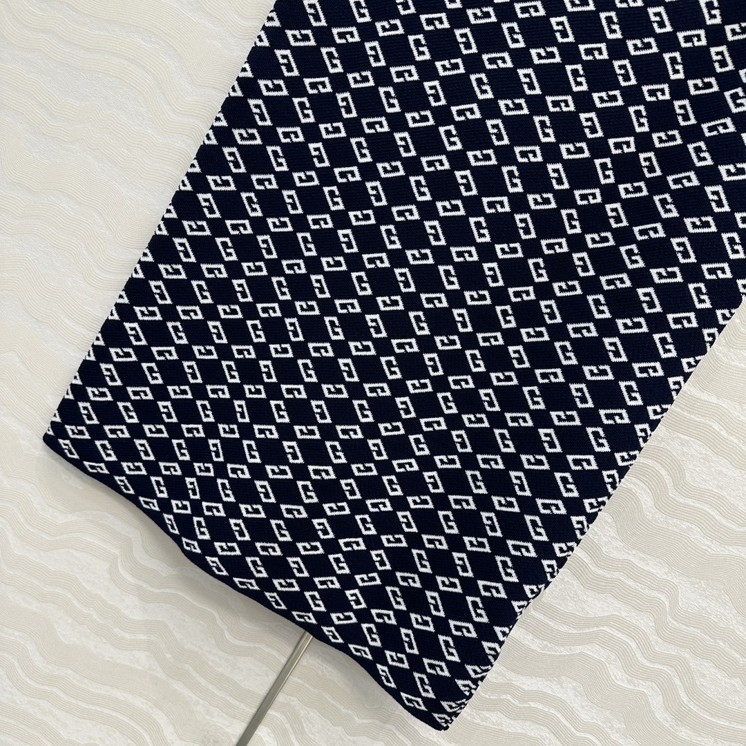 独家首发❤️原单品质！25s春夏 Gv度假新品针织半裙。定制海军蓝白提花撞色。18针徳国机圆桶提花双织工