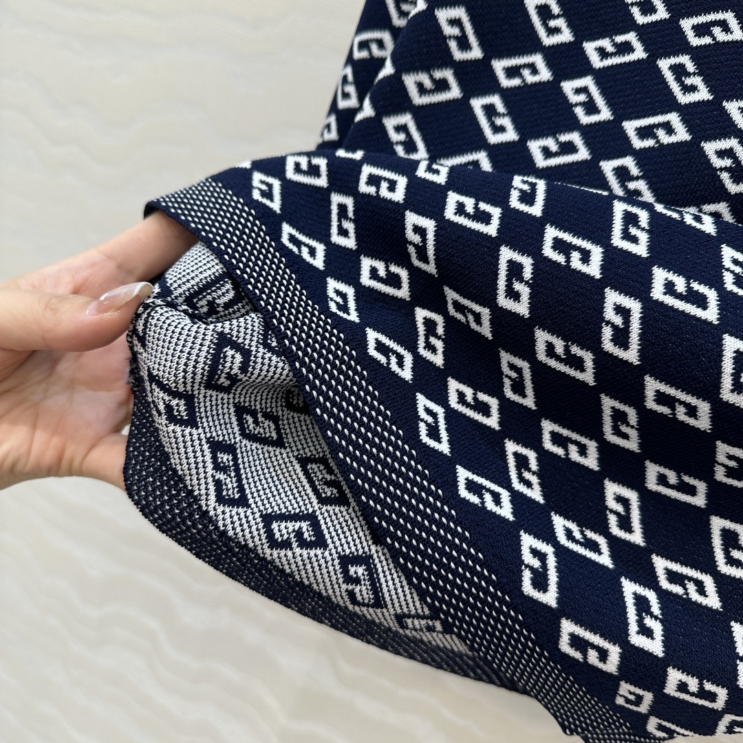 独家首发❤️原单品质！25s春夏 Gv度假新品针织短袖上衣。定制海军蓝白提花撞色。18针徳国机圆桶提花双