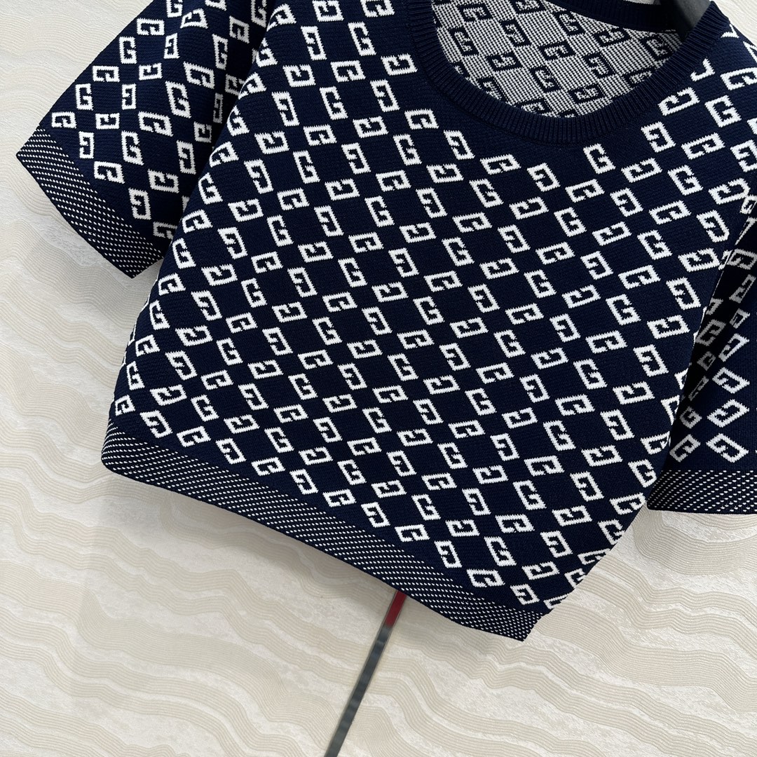 独家首发❤️原单品质！25s春夏 Gv度假新品针织短袖上衣。定制海军蓝白提花撞色。18针徳国机圆桶提花双