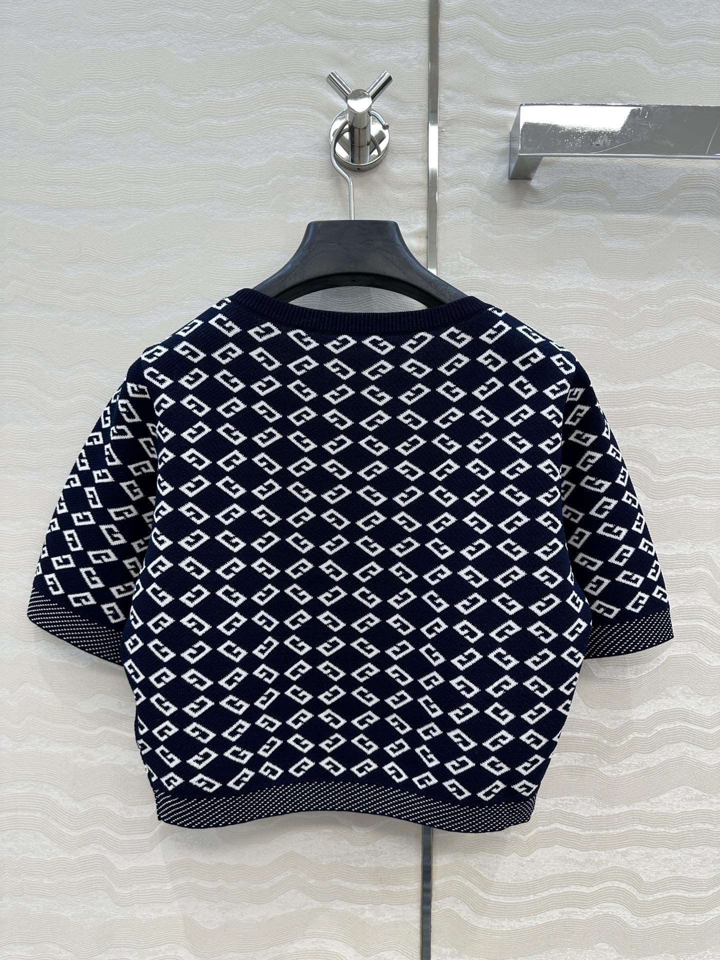 独家首发❤️原单品质！25s春夏 Gv度假新品针织短袖上衣。定制海军蓝白提花撞色。18针徳国机圆桶提花双