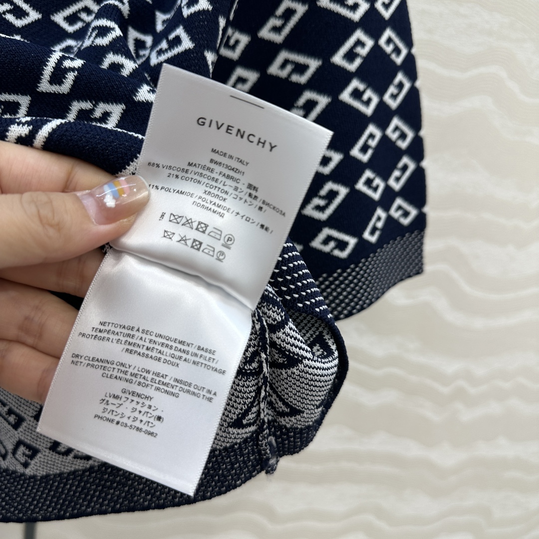 独家首发❤️原单品质！25s春夏 Gv度假新品针织短袖上衣。定制海军蓝白提花撞色。18针徳国机圆桶提花双