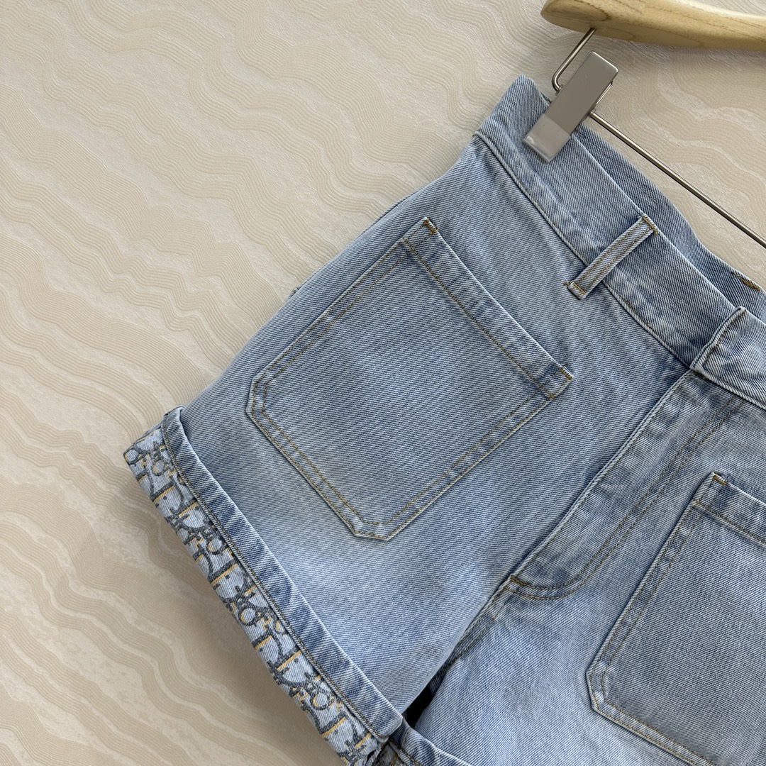 独家首发❤️高端原单品质🤞MissD新品老花洗水直筒短裤！原版定制复古怀旧洗水工艺高级又时髦！衣橱必备的