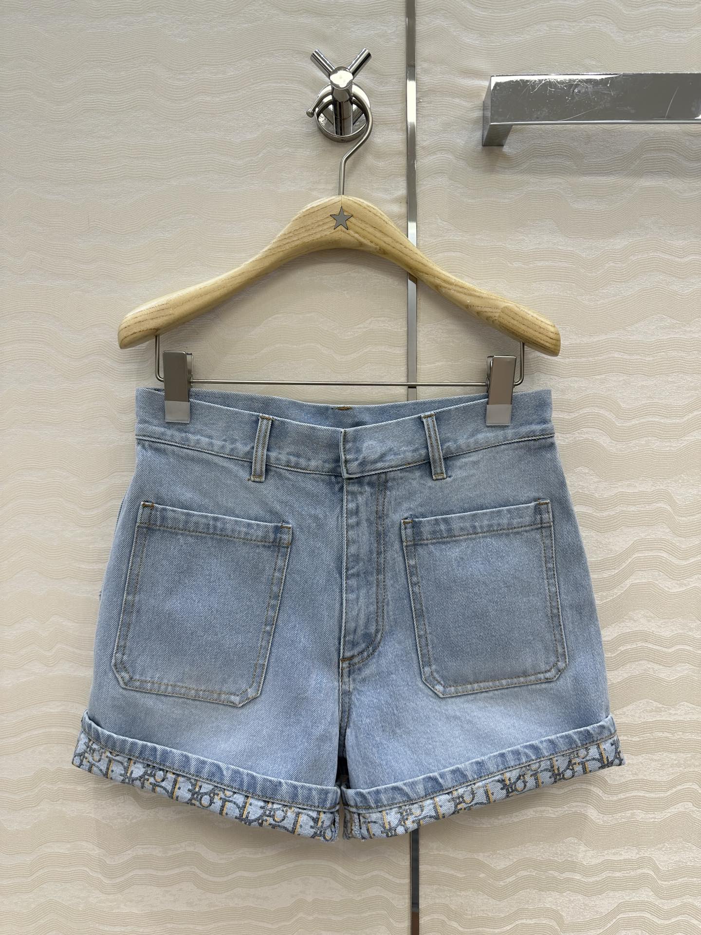 独家首发❤️高端原单品质🤞MissD新品老花洗水直筒短裤！原版定制复古怀旧洗水工艺高级又时髦！衣橱必备的