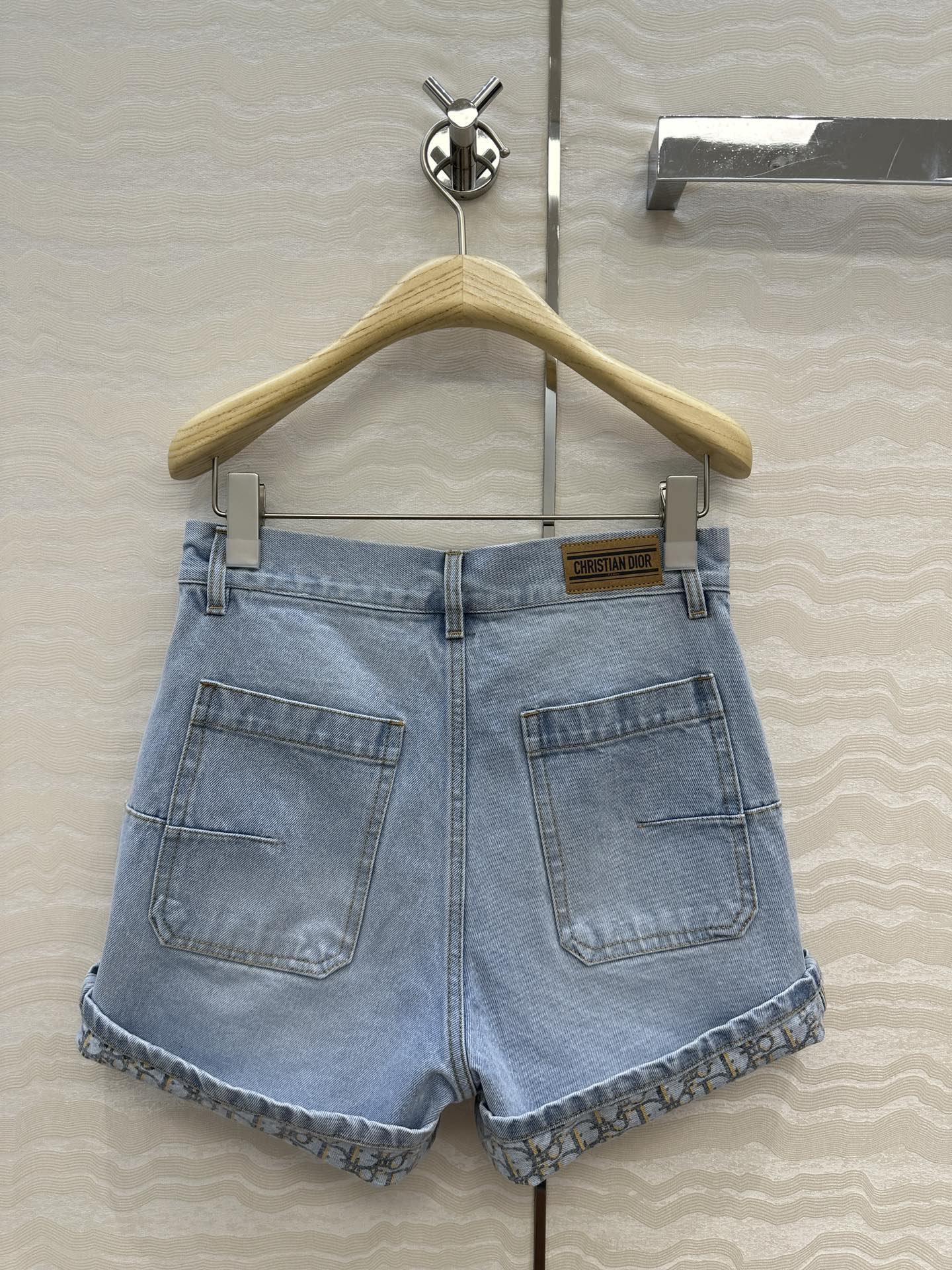 独家首发❤️高端原单品质🤞MissD新品老花洗水直筒短裤！原版定制复古怀旧洗水工艺高级又时髦！衣橱必备的