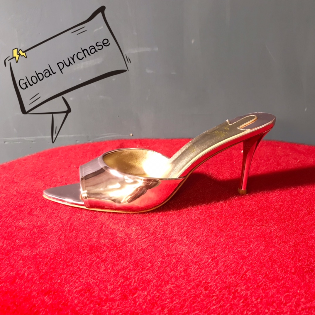 NO:336811,High-end custom spring and summer classic series! H8.5Cm, size 34-42. Genuine leather large sole, custom-made models are not returned or exchanged. L572-001. How to peel the laser champagne. Champagne metal sheepskin. Official website picture Standard European code Reference:L572-001 Color:champagne/champagne Material:cowhide Lining:goat leather Heel height:8.5cm Sole:leather sole Size:EUR 34-42 (US 4-11):,,christian louboutin,sheepskin,Leather soles19860909高端订制 春夏精典款系列！ H8.5Cm,尺码34-42码. 真皮大底,订制款不退不换.L572-001.雷射香槟怎皮.香槟金屬羊皮里.官网图 标准欧码 Reference:L572-001 Color:champagne/champagne Material:cowhide Lining:goat leather Heel heigh:8.5cm Sole:leather sole Size:EUR 34－42（US 4一11) :,,christian louboutin,sheepskin,Leather soles,Women's Shoes