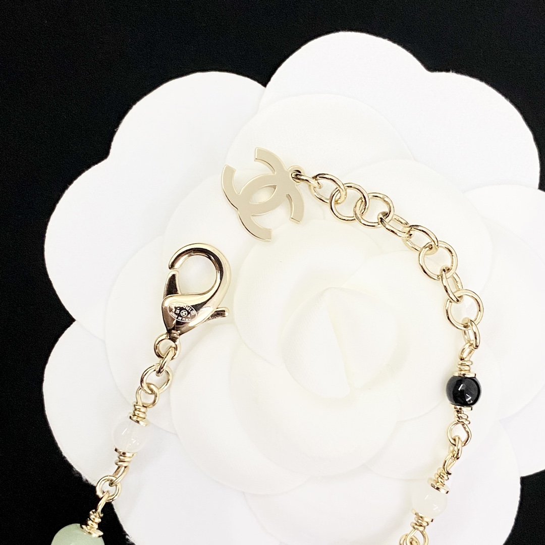 【今日新款】编码H576   
🛍香奈儿手链热销🔥爆上新🆕🆕🆕
😎CHAN 25  彩色水晶双Ｃ手链
🤭