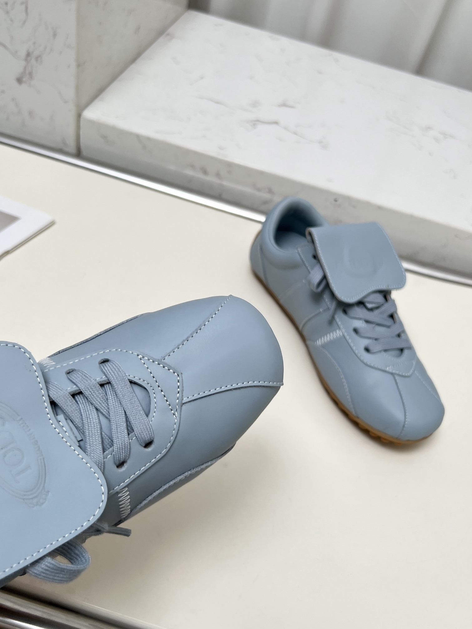 Tod’s T-Marathon Series: Stylish Retro Sports Shoes with Soft Leather & Comfortable Design - 图片 4