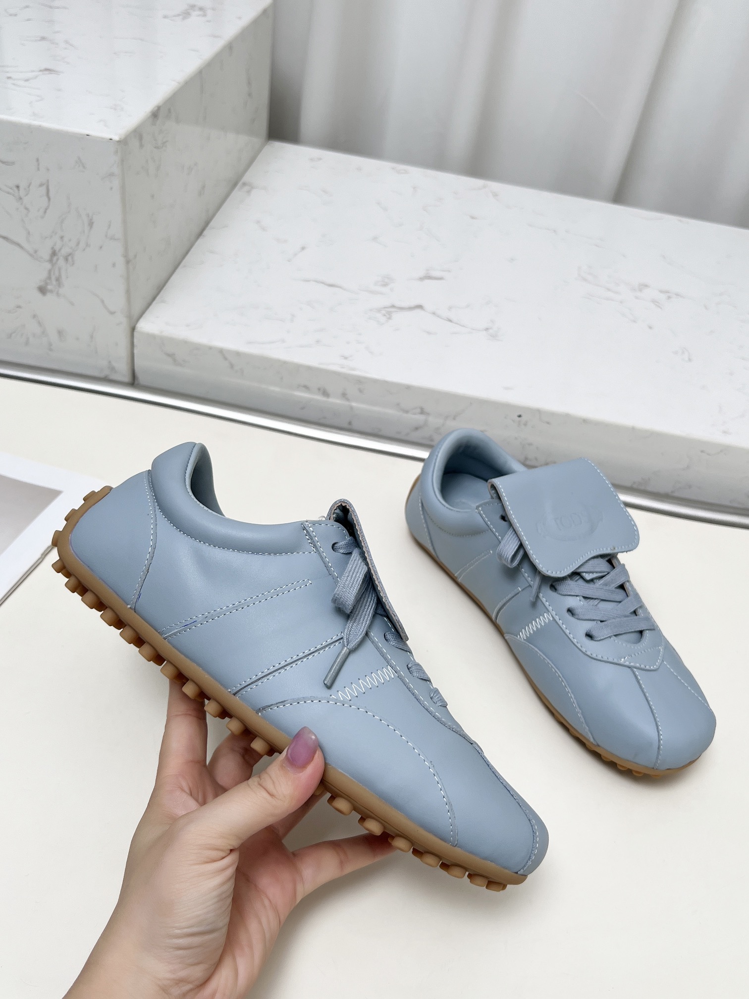 Tod’s T-Marathon Series: Stylish Retro Sports Shoes with Soft Leather & Comfortable Design