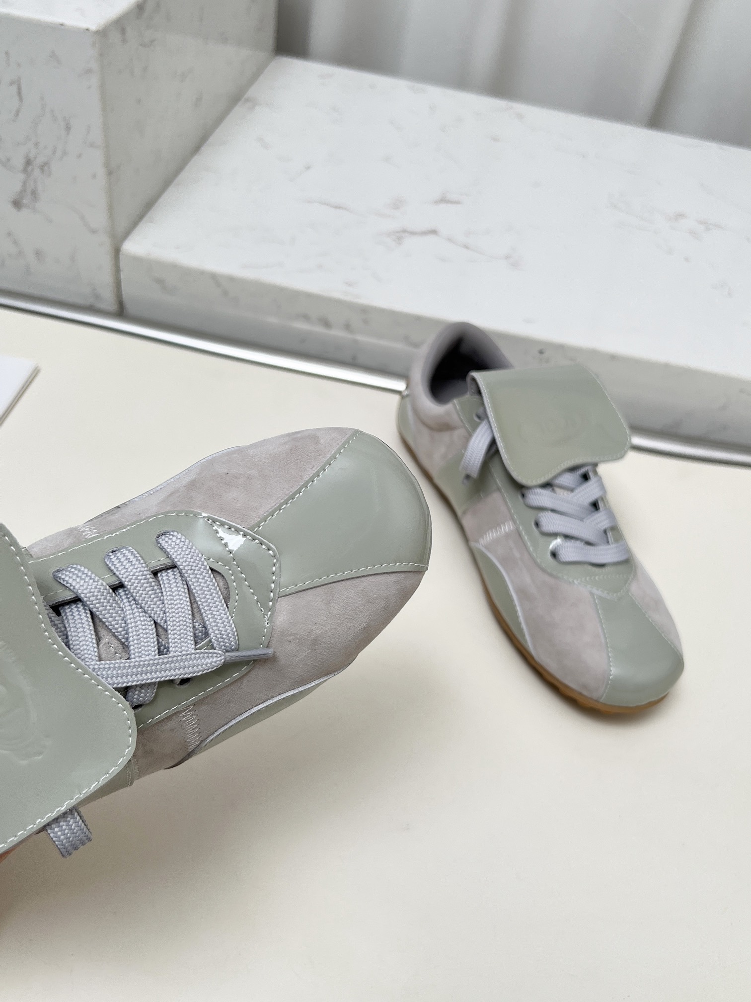 Tod’s T-Marathon Series: Stylish Retro Sports Shoes with Soft Napa Leather - 图片 2