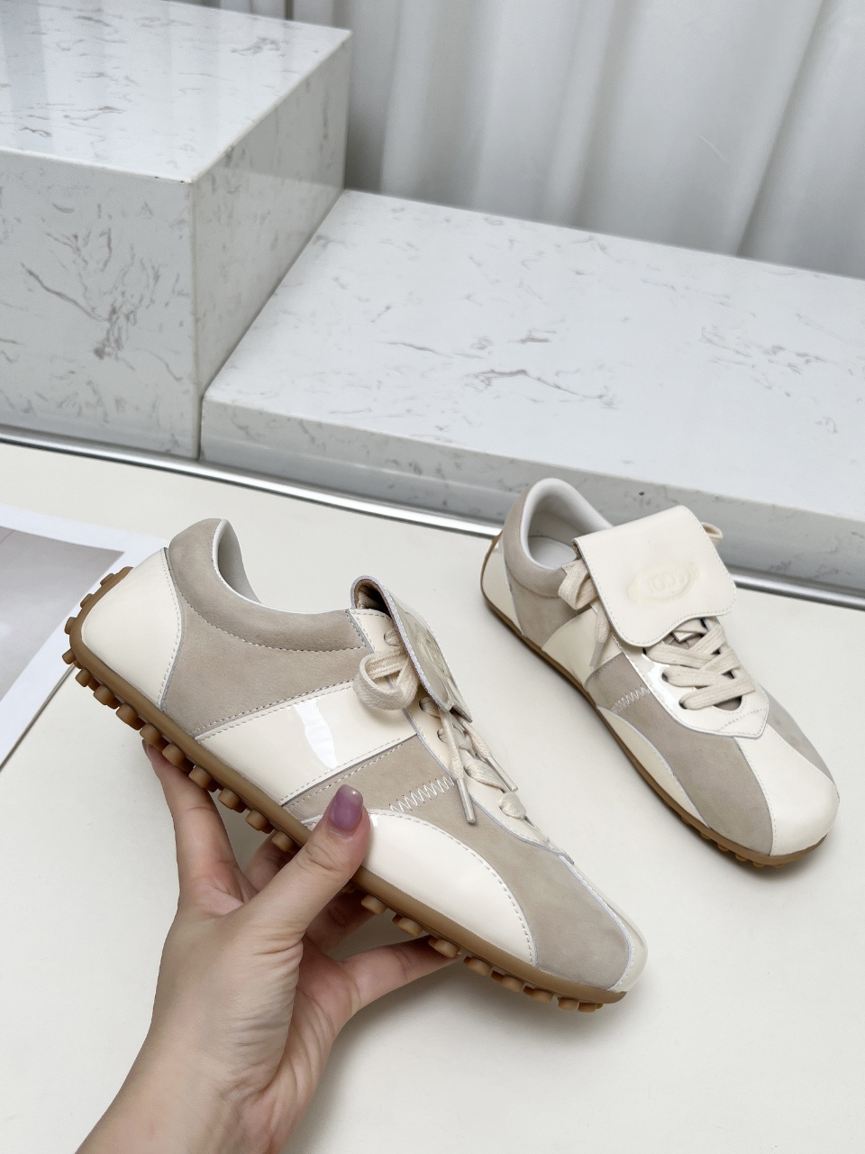 Tod’s T-Marathon Series: Stylish Retro Sports Shoes with Comfortable Features