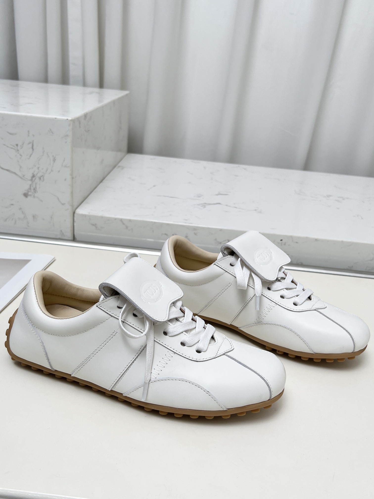 Tod’s T-Marathon Series: Stylish Retro Sports Shoes with Comfortable Features - 图片 5