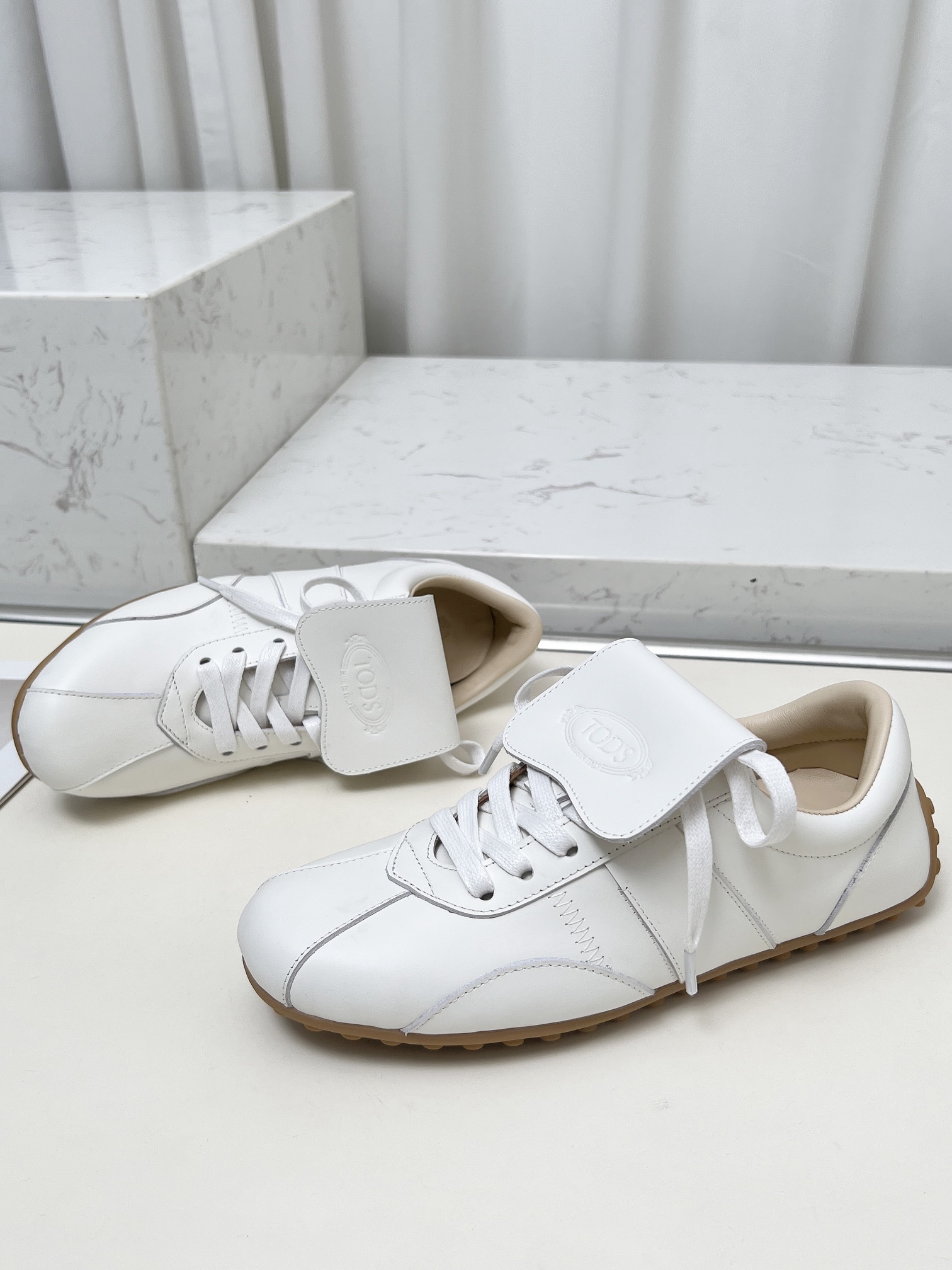Tod’s T-Marathon Series: Stylish Retro Sports Shoes with Comfortable Features - 图片 3