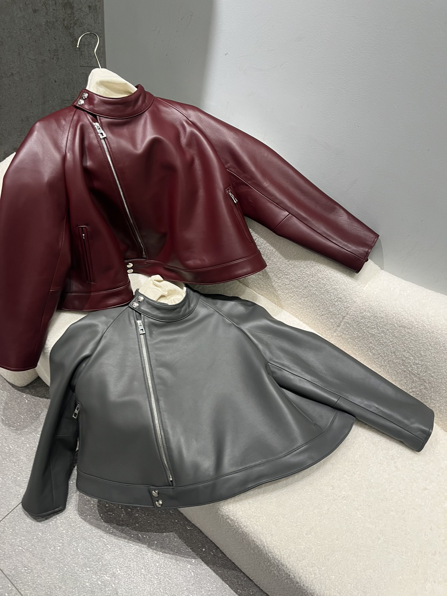 NO:871653,You can also do it in green, Loewe-clothing, loewe,19860909还有绿色也可以做,罗意威-服装,loewe,,Women's clothing