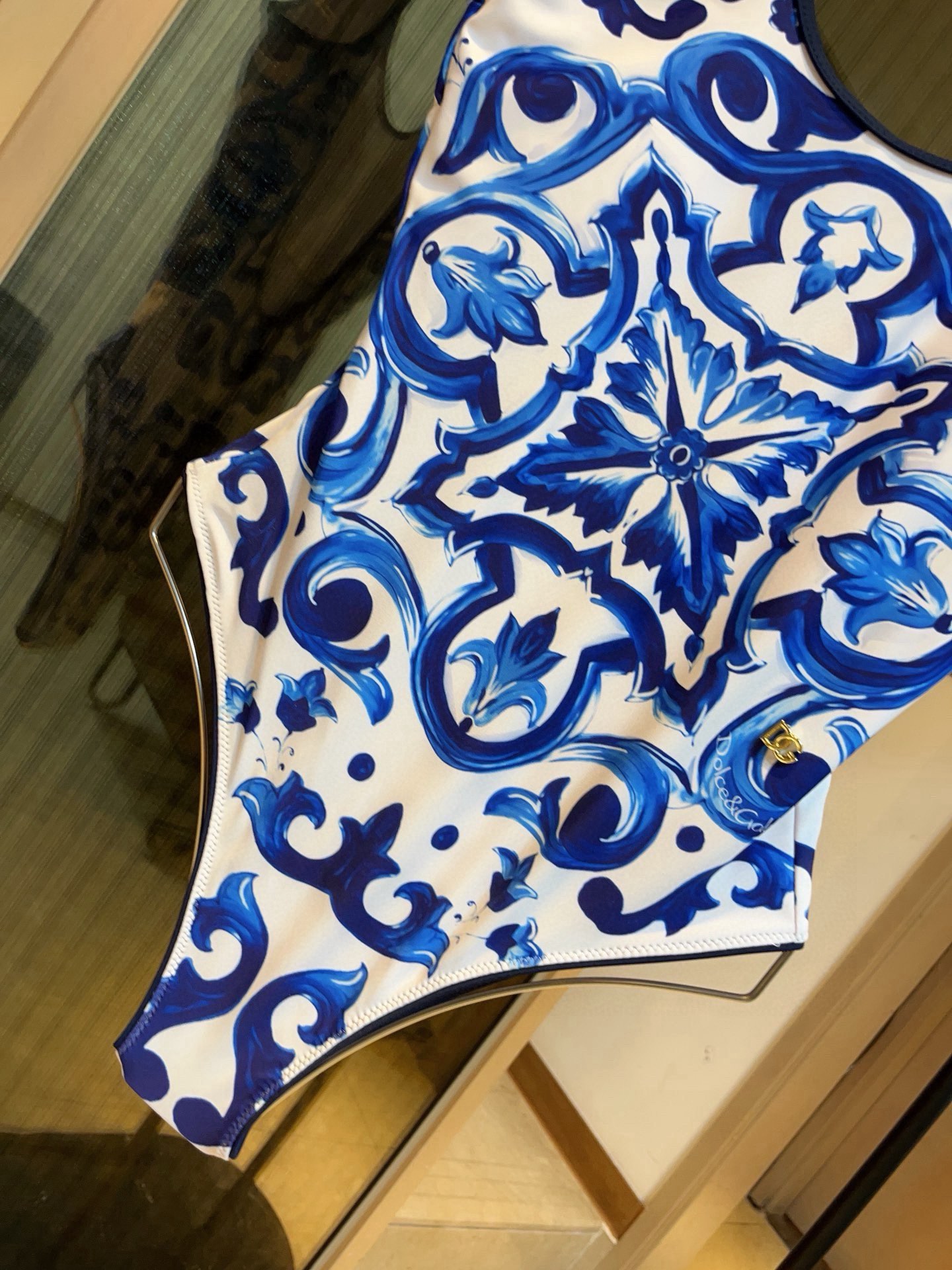 🆕

范思哲新款高弹力健身瑜伽服运动套装~塑腰小背心（带胸垫）+修身提臀显瘦打底裤脚         