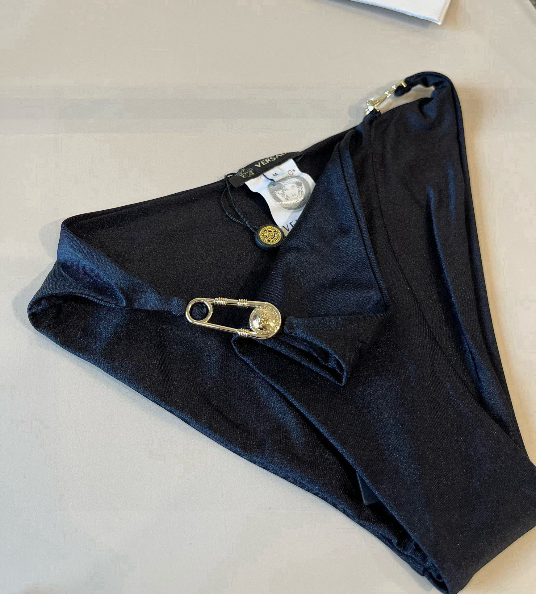  🆕
范思哲官方新款泳衣比基尼👙，高端定制，S M L XL