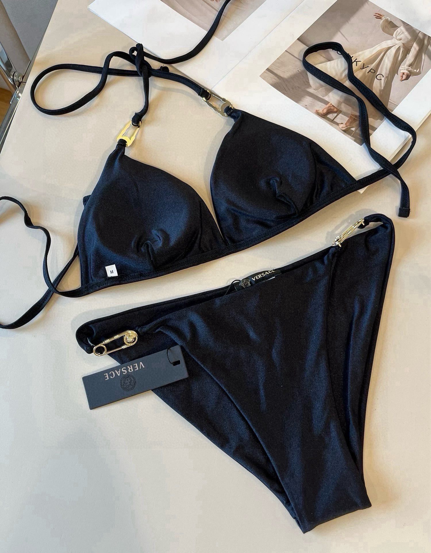  🆕
范思哲官方新款泳衣比基尼👙，高端定制，S M L XL