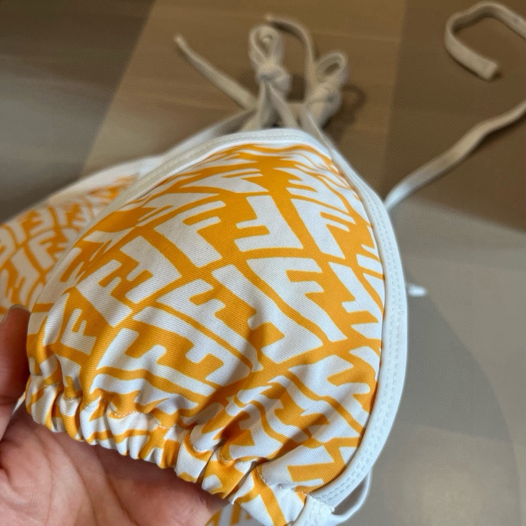  🆕
FD芬迪比基尼👙❤️😍🥰适合多种场景的游泳衣🏊‍♀️海边 游泳池 温泉 水上乐园 漂流都可以😌内搭
