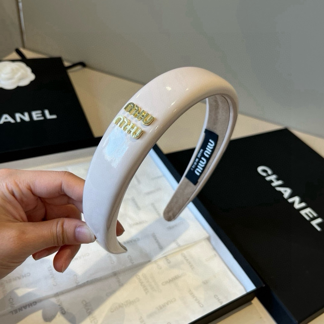🆕

miumiu缪缪新款发箍