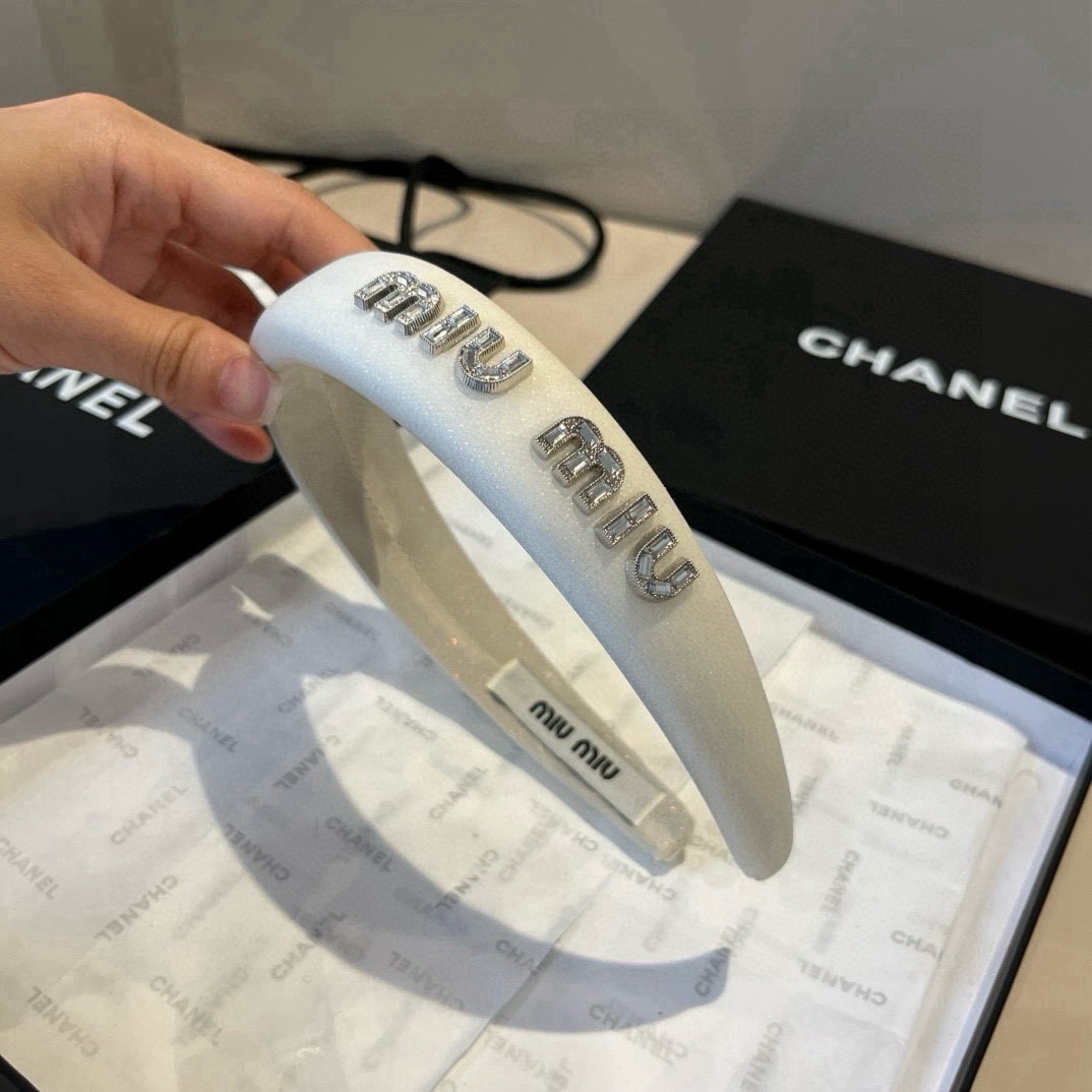 🆕

miumiu缪缪新款发箍