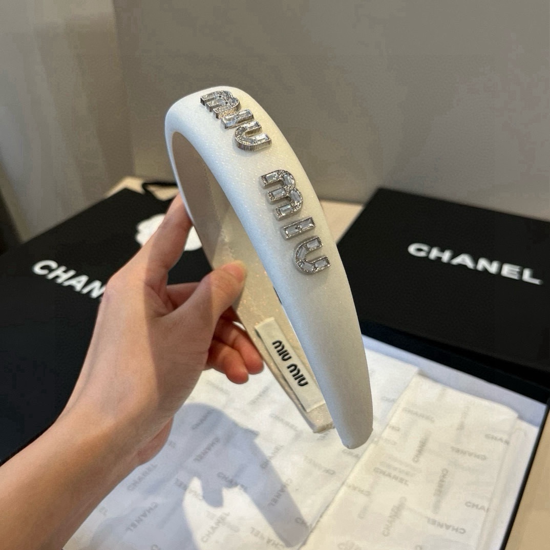 🆕

miumiu缪缪新款发箍